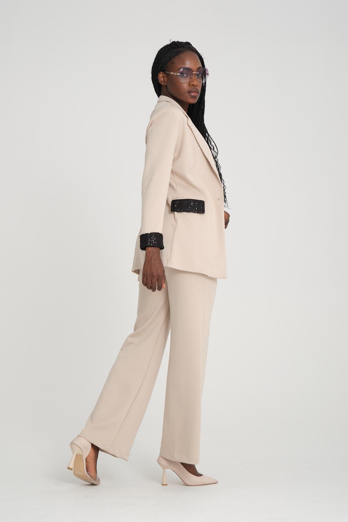 Women two-piece suit wholesale Cream color 698900