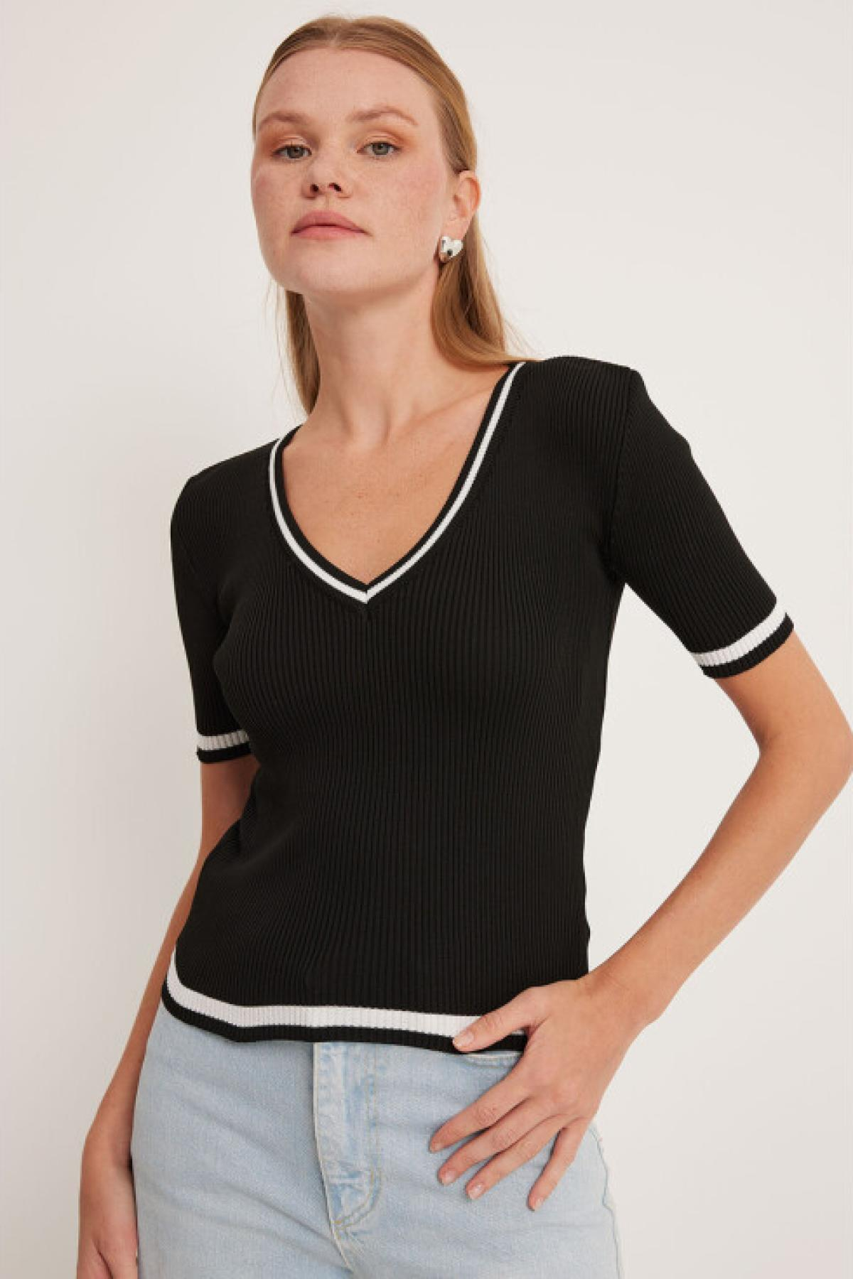 Women v-neck ribbed t-shirt wholesale Black color 695932