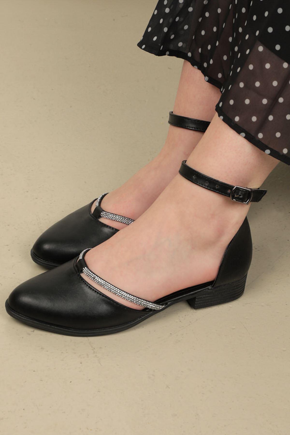 Women's Short Heeled Evening Shoes-Black