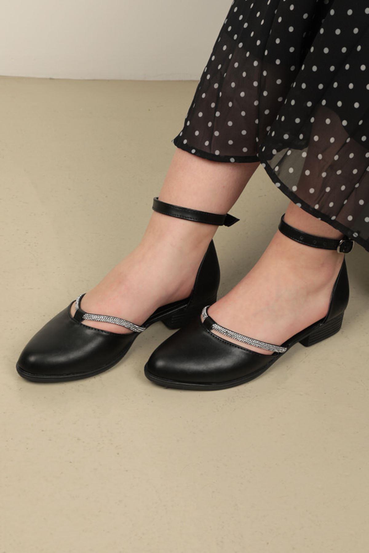 Women's Short Heeled Evening Shoes-Black