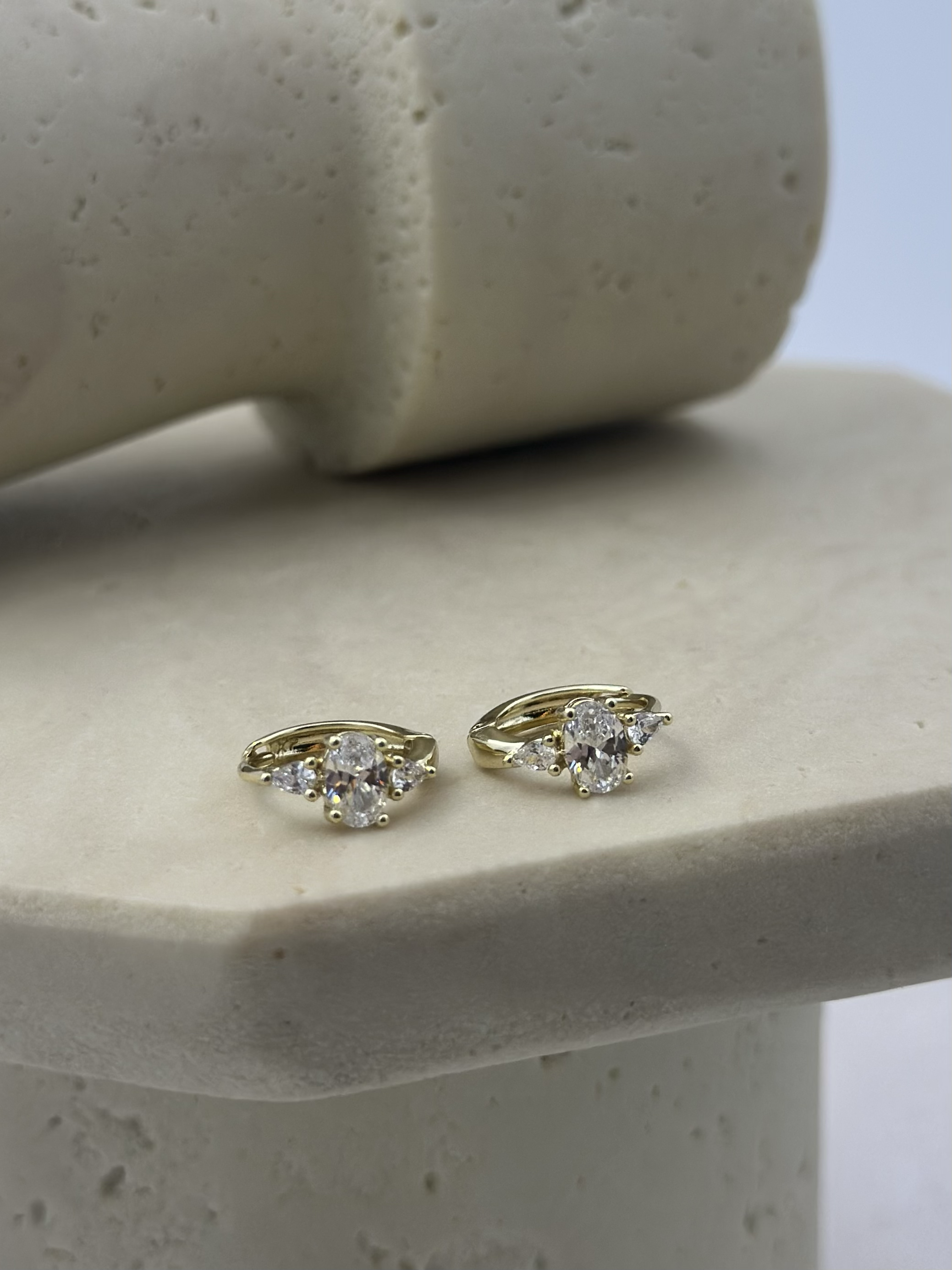 14K VIP Oval Baget Tek Taş Zirkon Taşlı Çıtır Halka Küpe