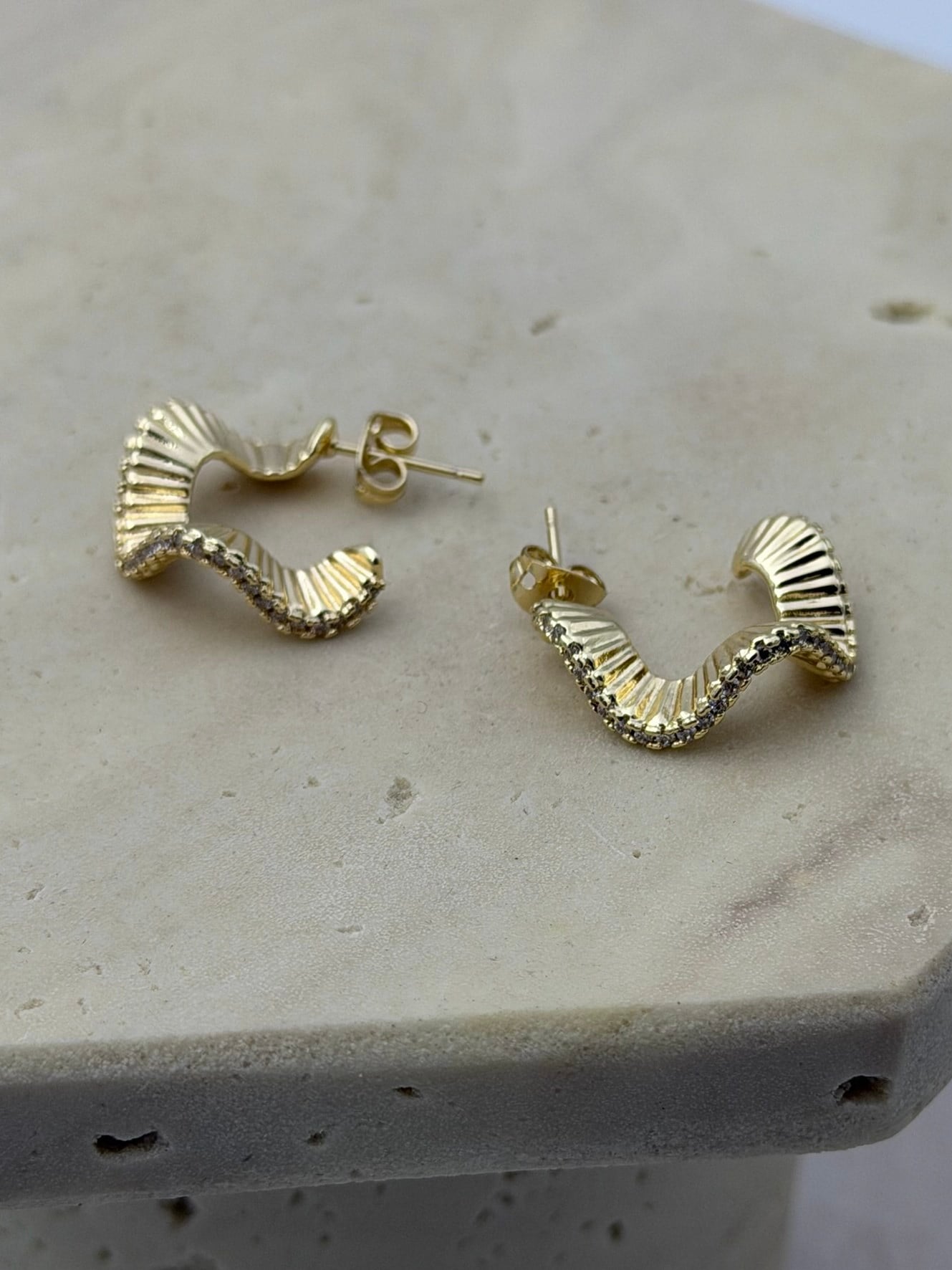 14K VIP Spiral Plaka Mini Zirkon Taşlı Küpe