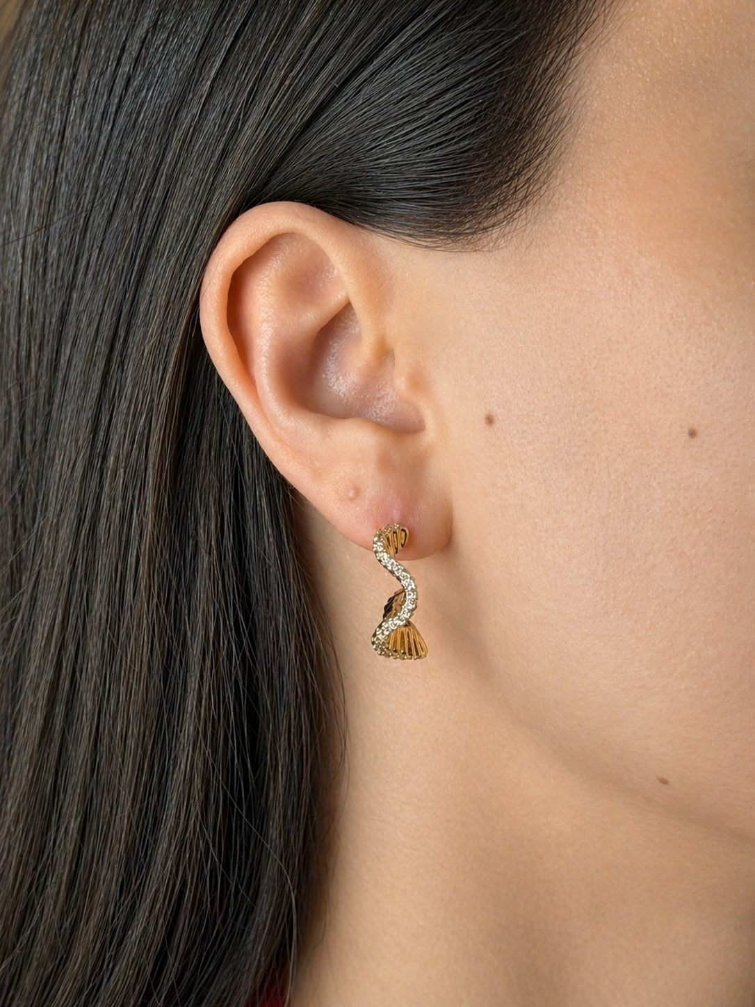 14K VIP Spiral Plaka Mini Zirkon Taşlı Küpe