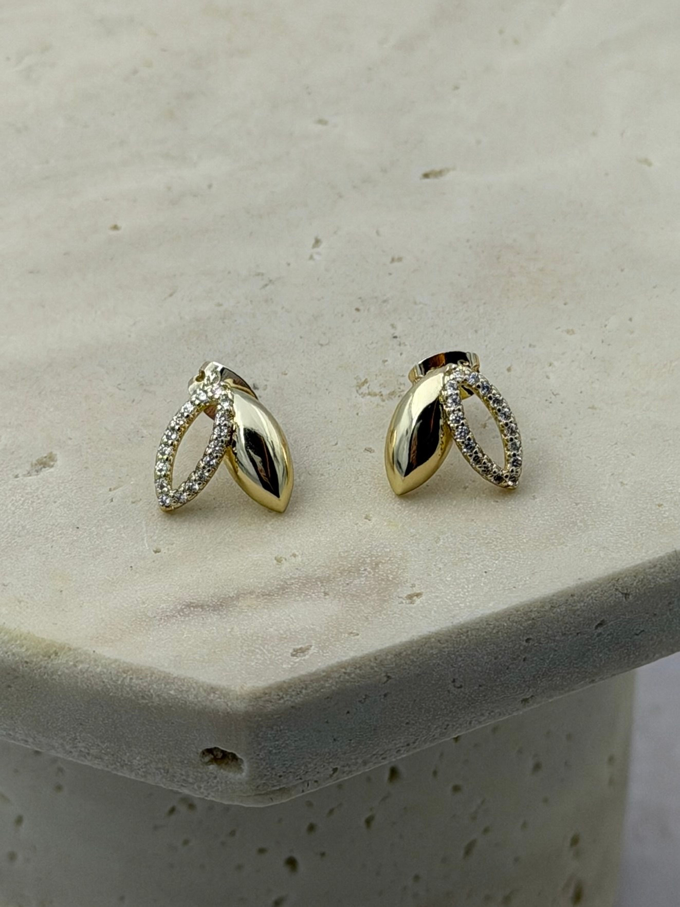14K VIP Zirkon Taşlı İkili Görünüm Yaprak Model Küpe