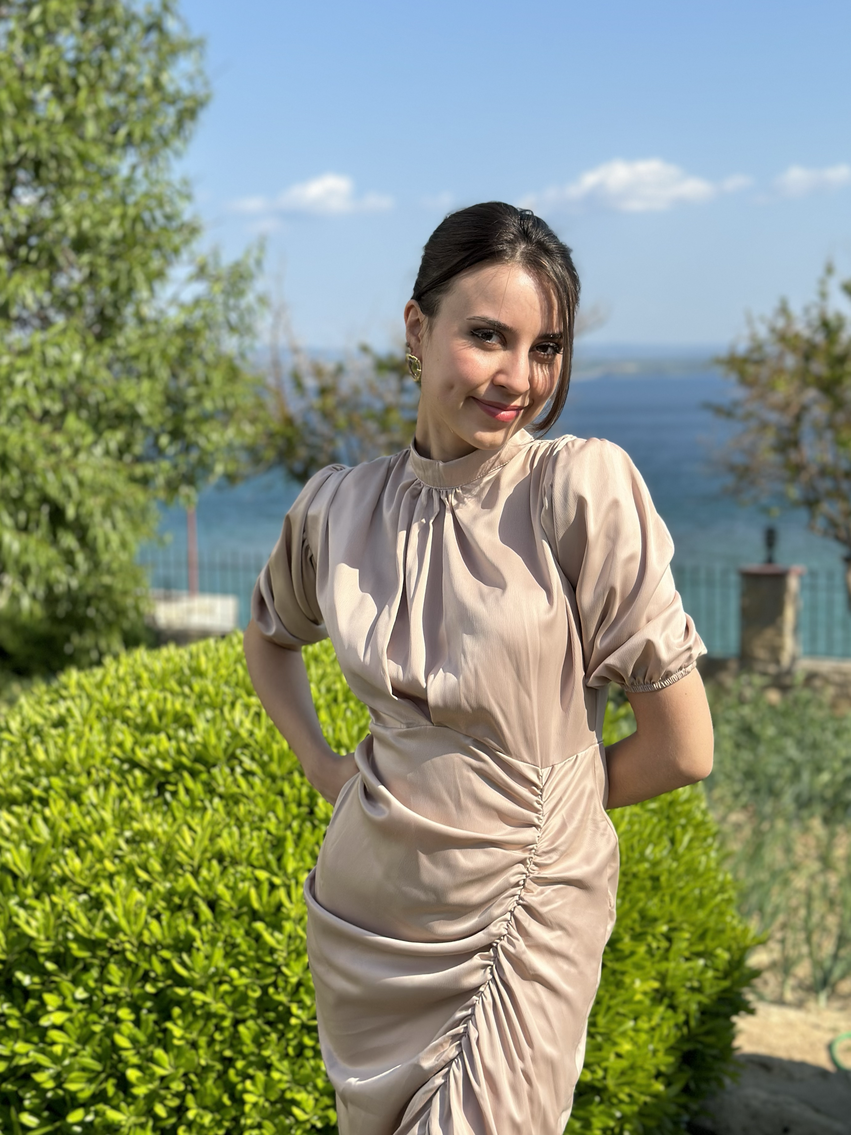 Saten Drapeli Yırtmaçlı Elbise - Bej