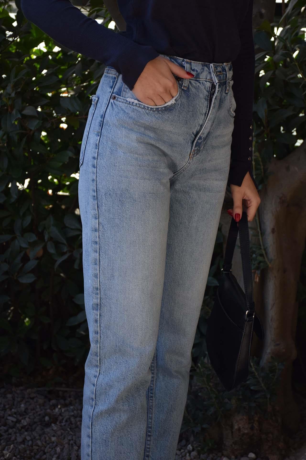 Yarı Mom Taşlanmış Jean - Açık Mavi