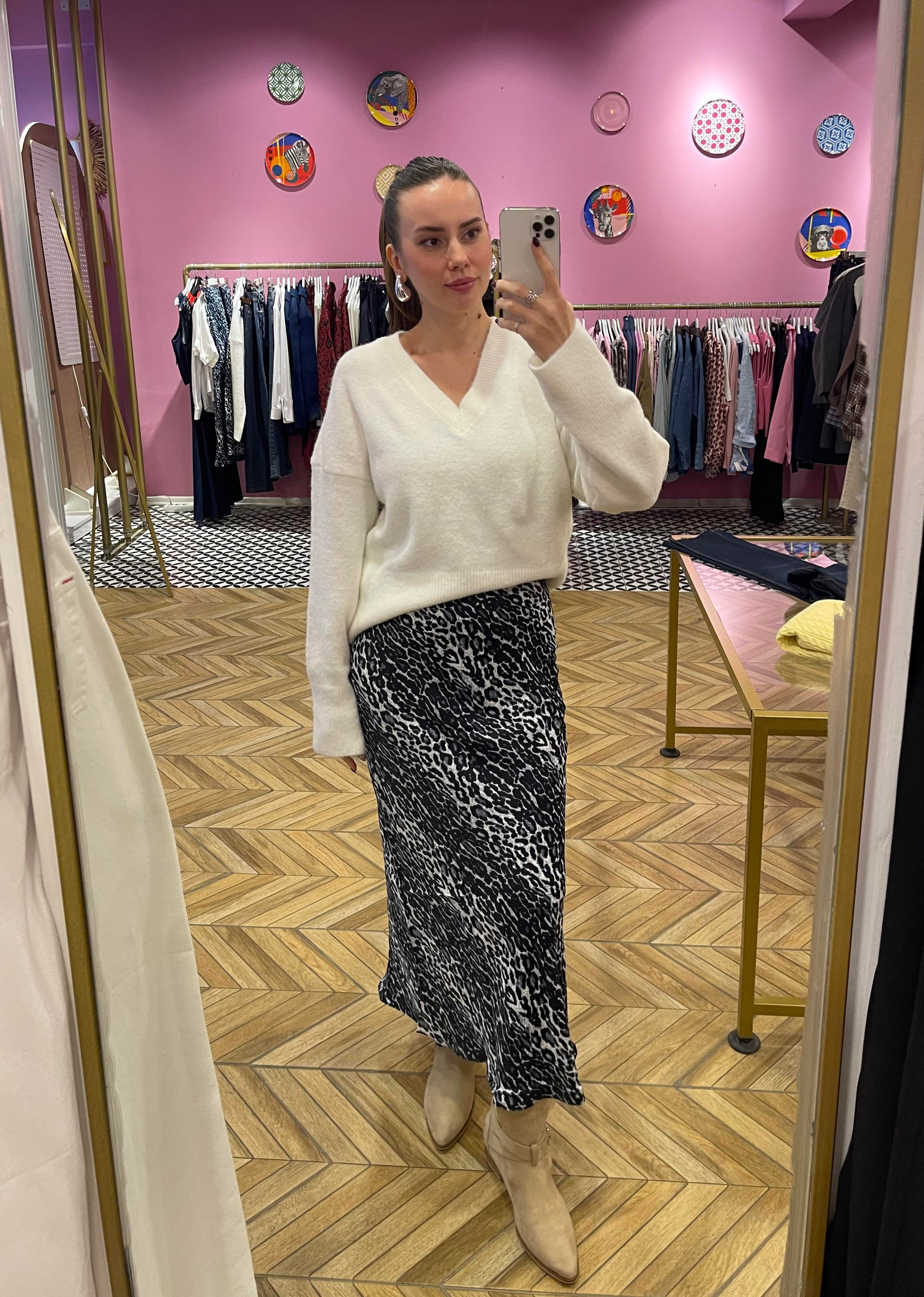 Yumoş V yaka Triko Kazak