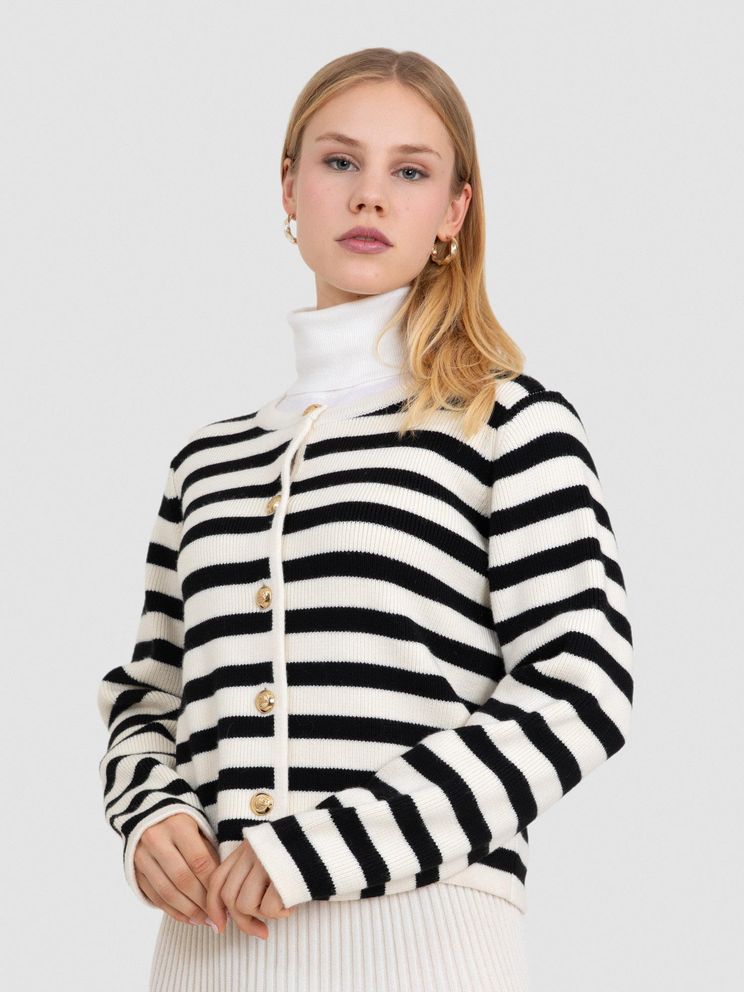 %100 Yün Çizgili Düğme Detaylı Hırka