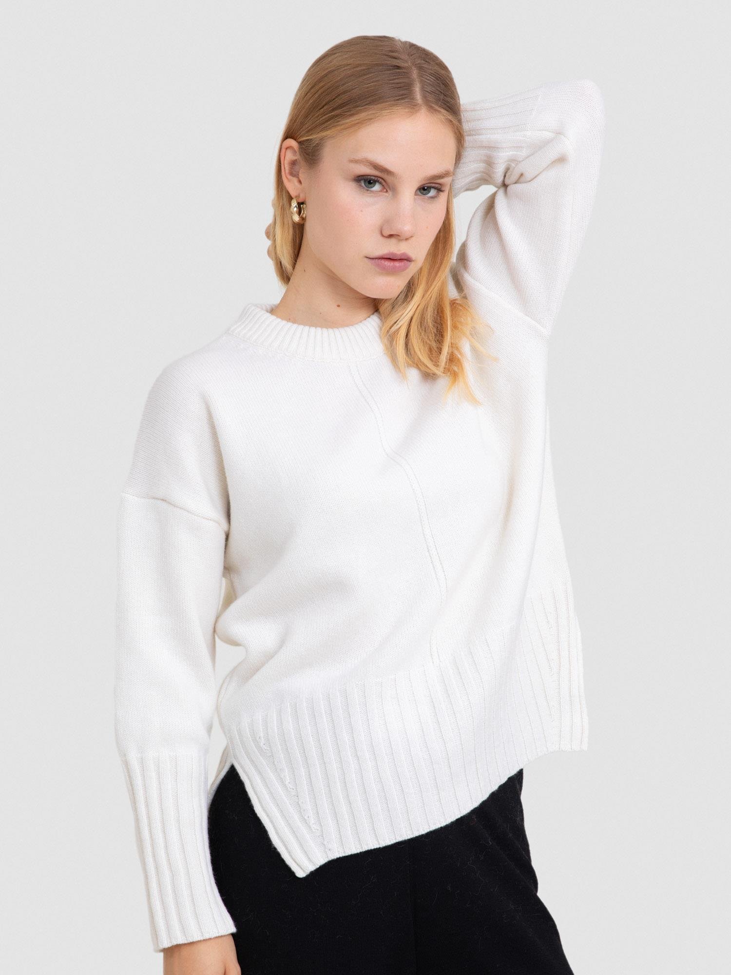 %100 Yün Yuvarlak Yaka Kazak