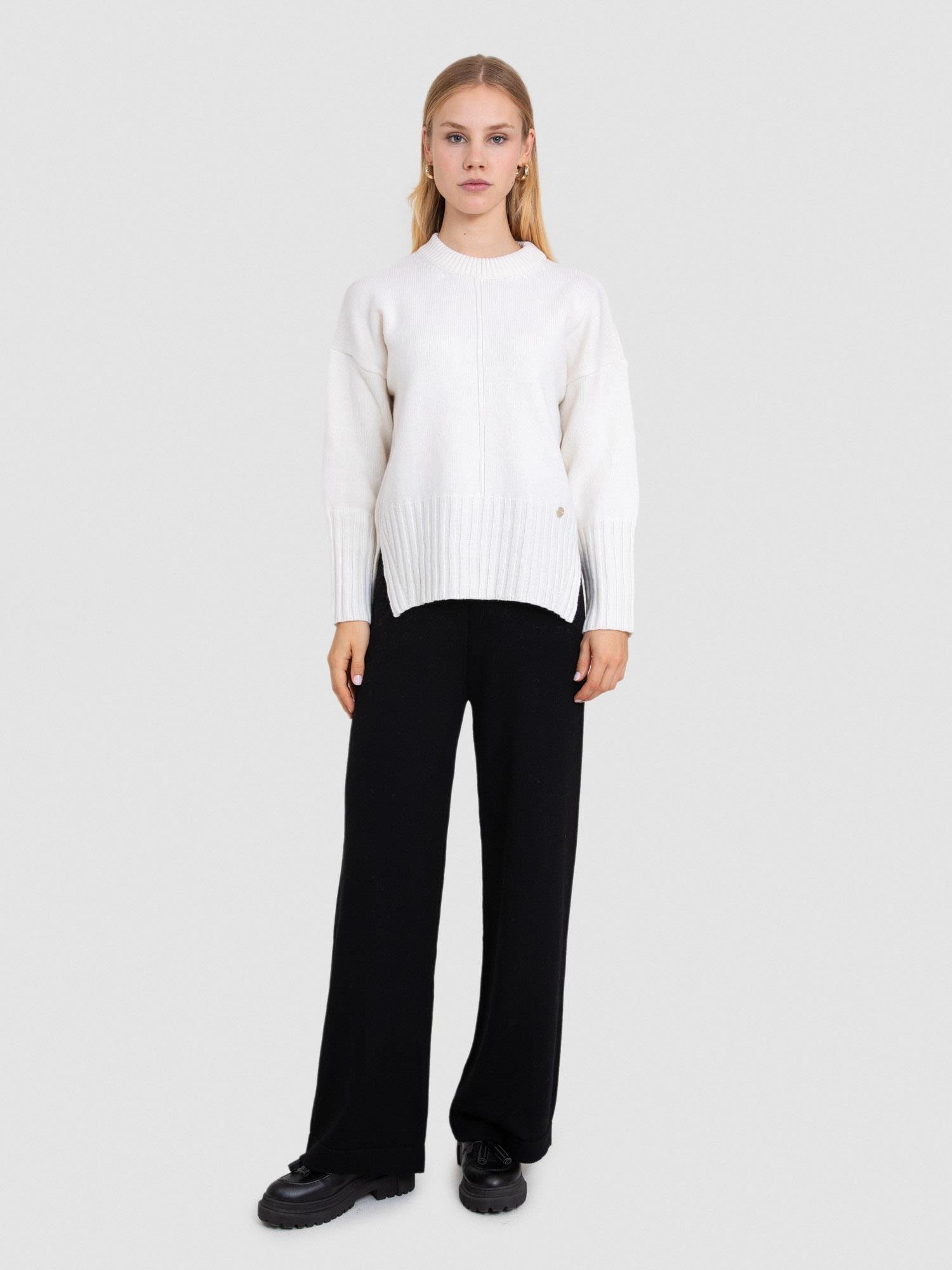 %100 Yün Yuvarlak Yaka Kazak