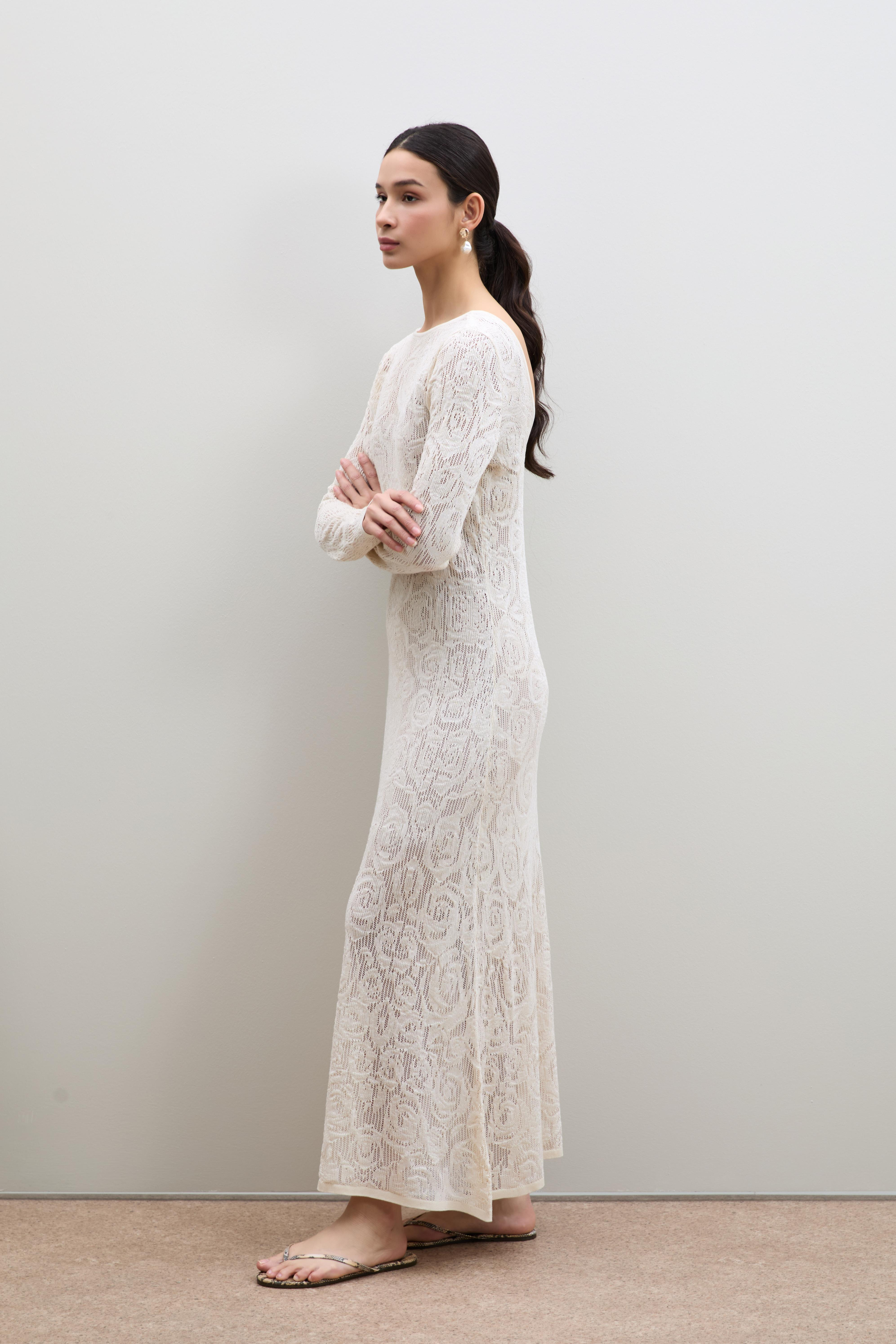 Ажурное миди-платье с пайетками и деталью на спине