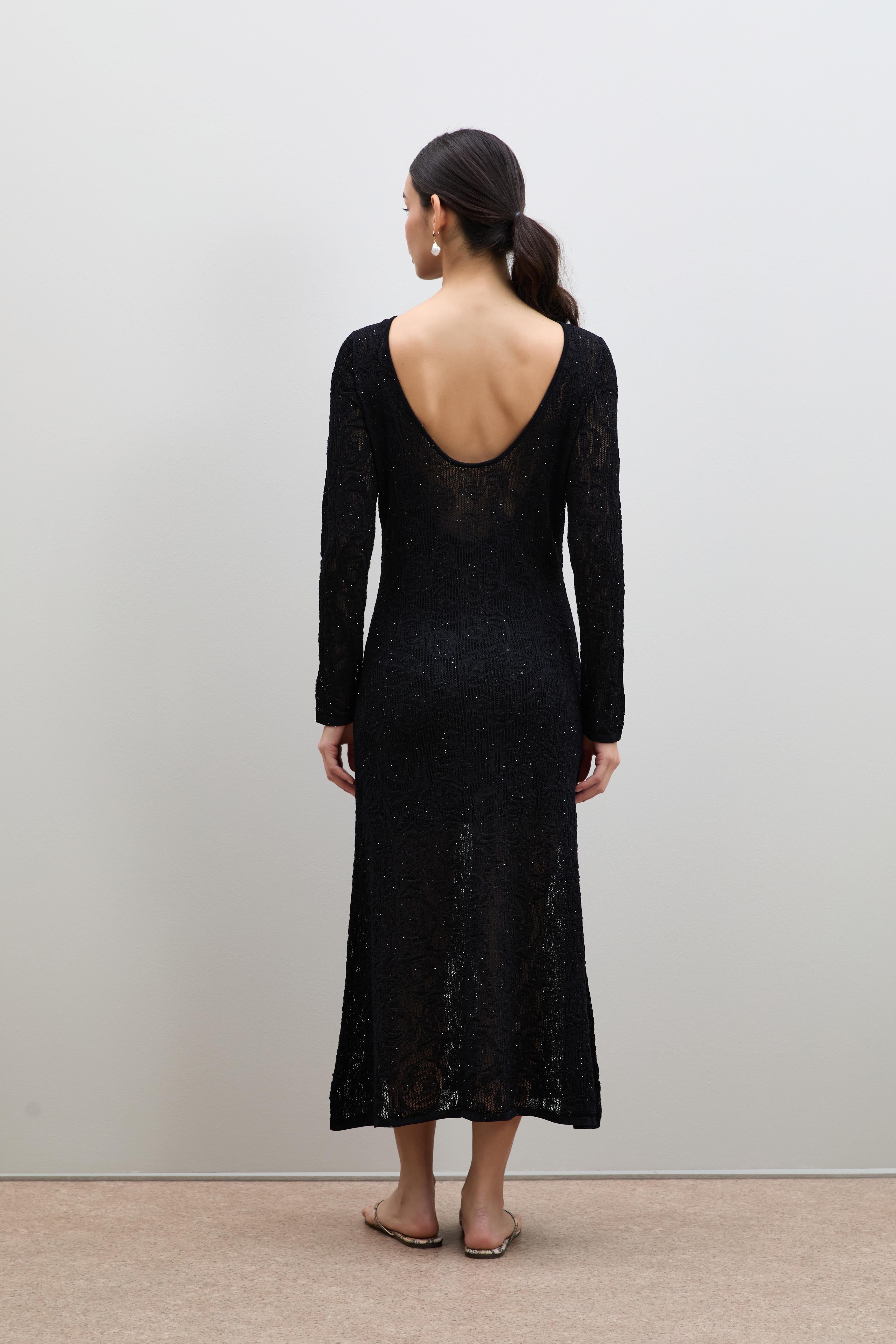 Ажурное миди-платье с пайетками и деталью на спине