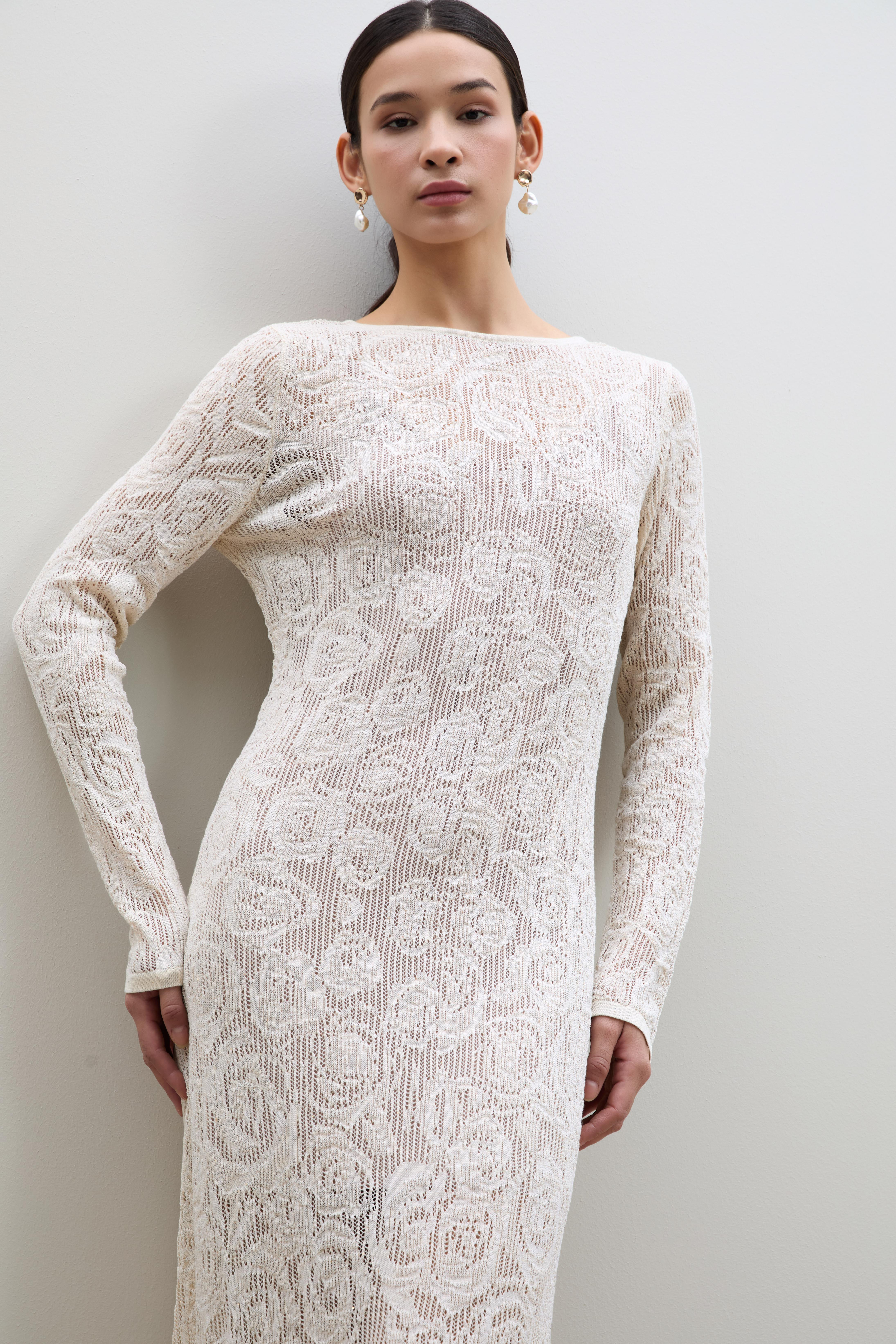 Ажурное миди-платье с пайетками и деталью на спине