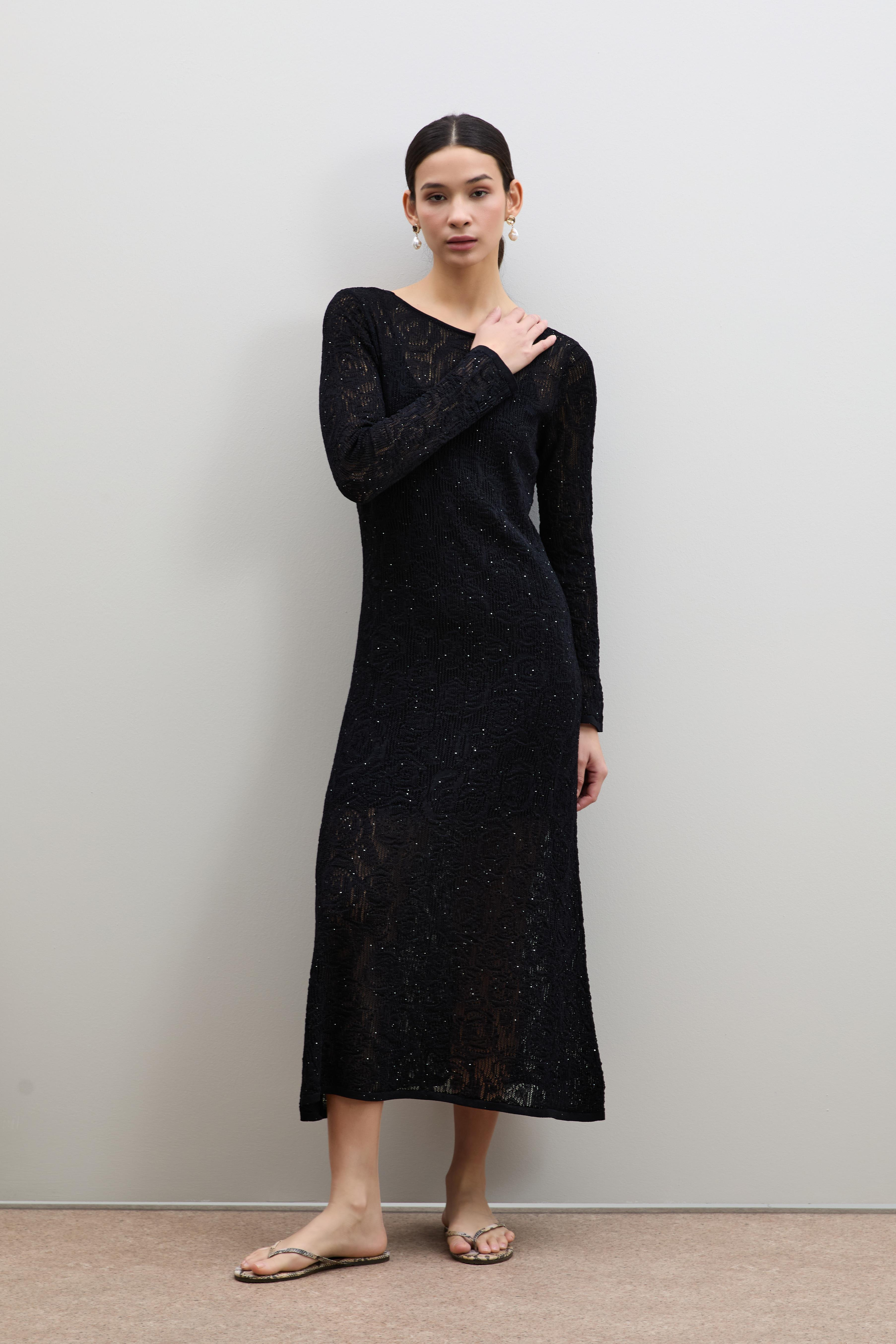 Ажурное миди-платье с пайетками и деталью на спине