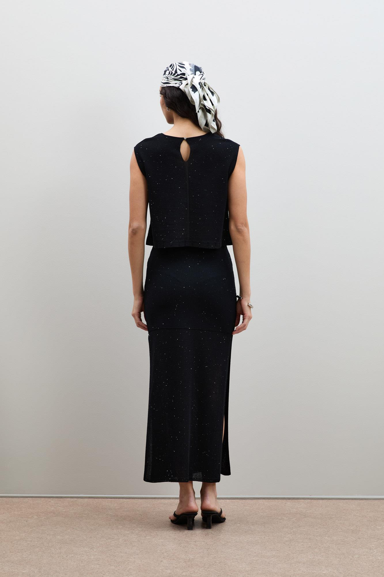 Свитер с круглым вырезом и мини-пайетками с полосатыми деталями