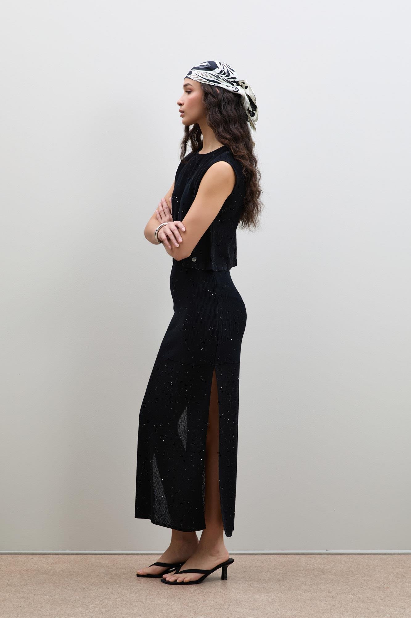 Свитер с круглым вырезом и мини-пайетками с полосатыми деталями