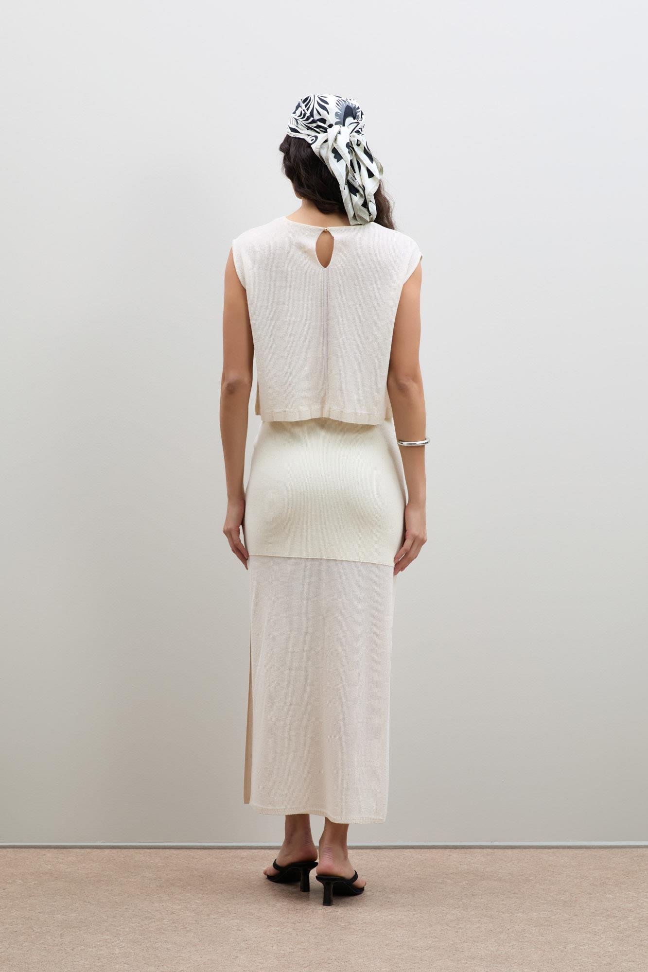 Свитер с круглым вырезом и мини-пайетками с полосатыми деталями