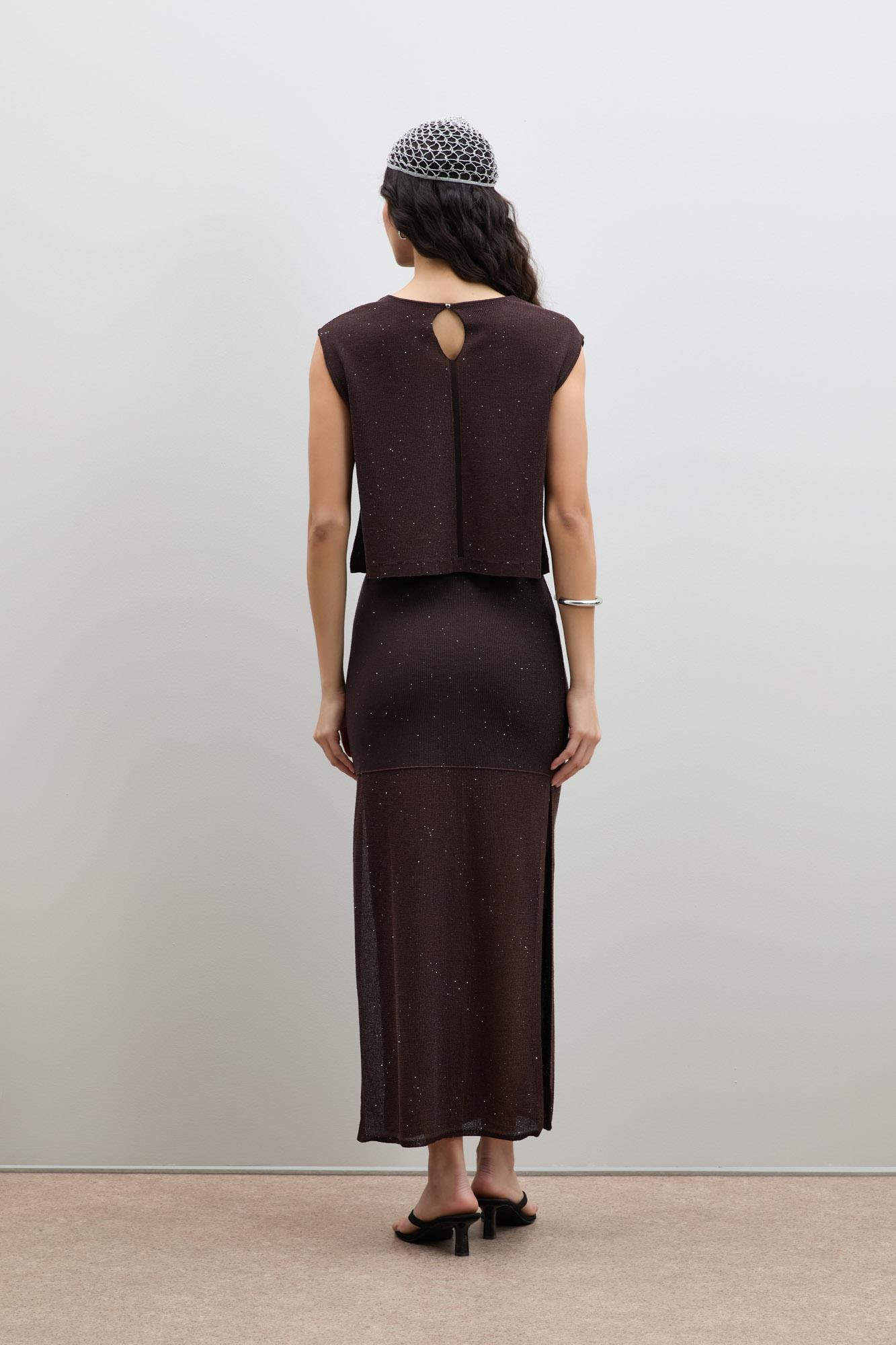 Свитер с круглым вырезом и мини-пайетками с полосатыми деталями