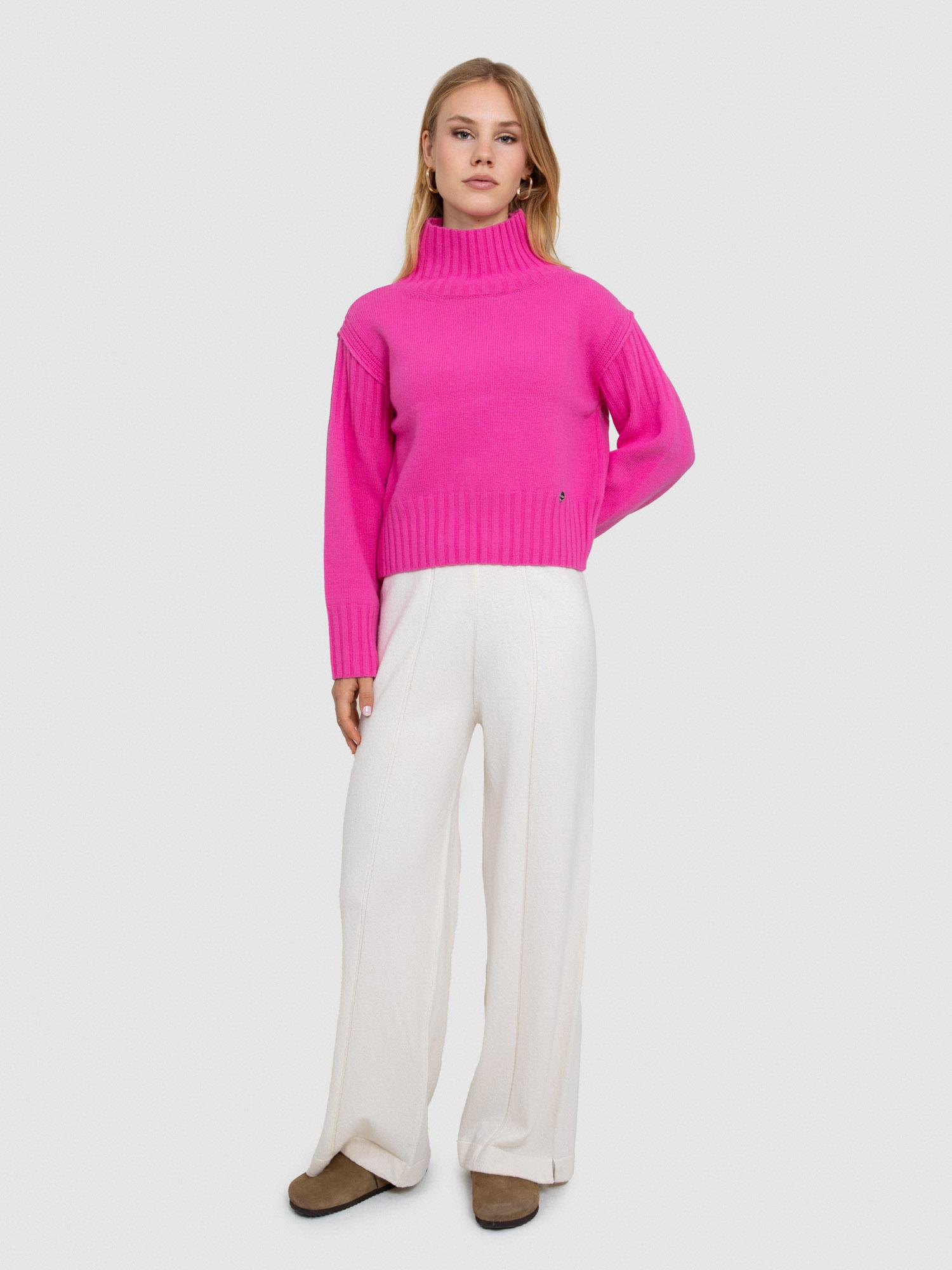 Dik Yakalı Örgü Oyunlu Kazak