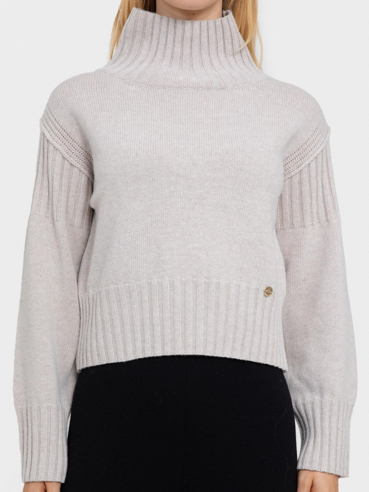 Dik Yakalı Örgü Oyunlu Kazak