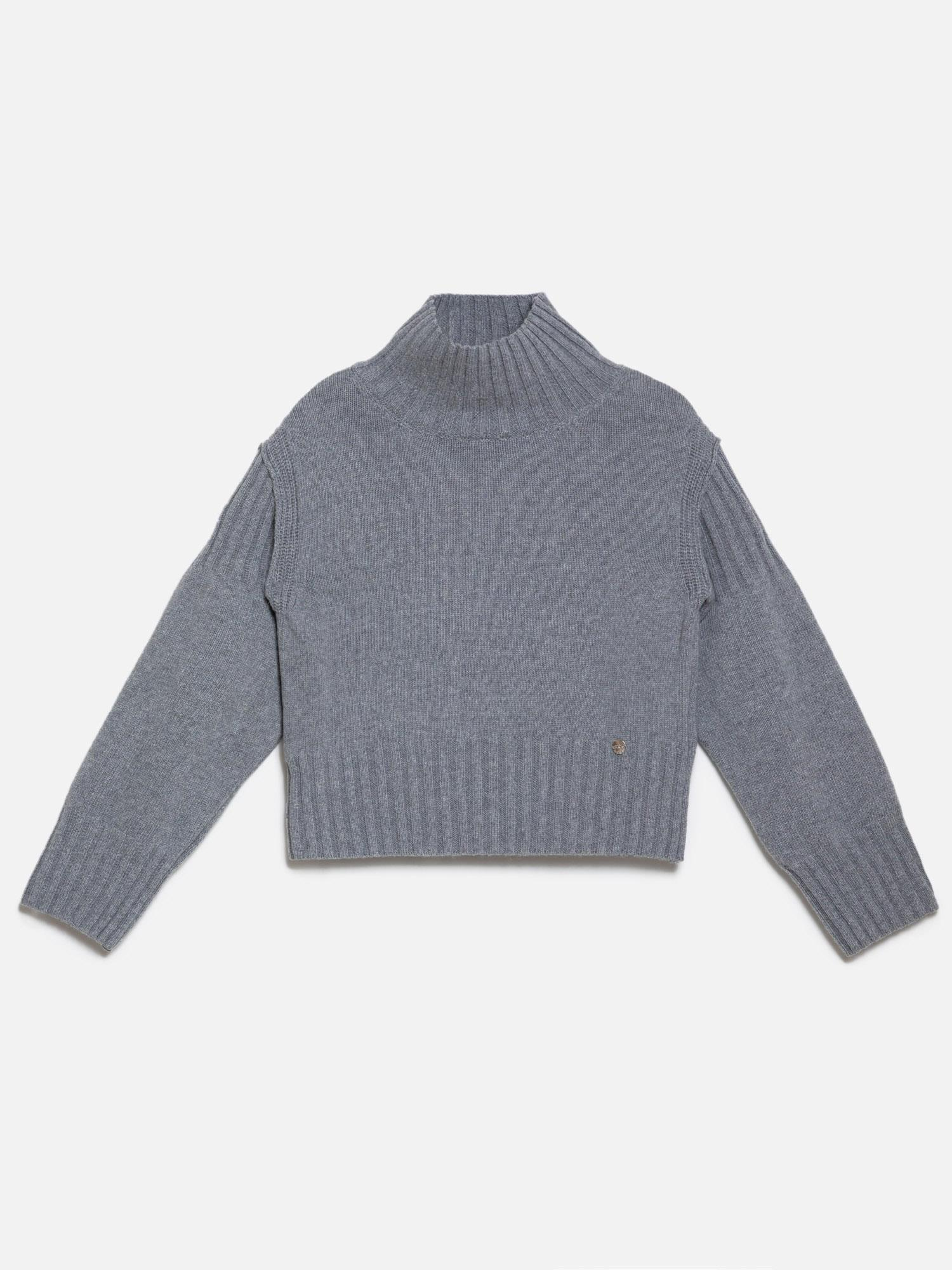 Dik Yakalı Örgü Oyunlu Kazak