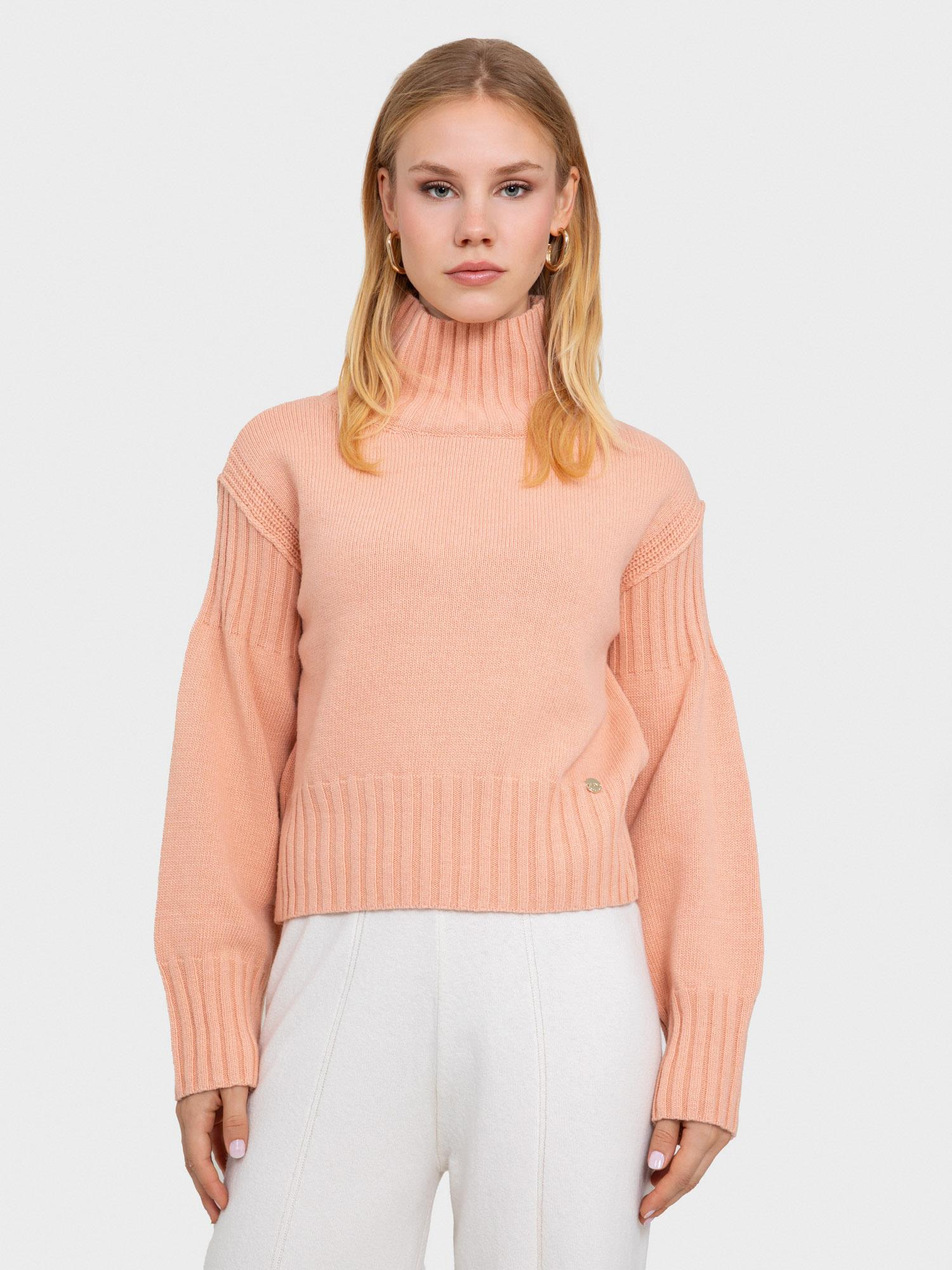 Dik Yakalı Örgü Oyunlu Kazak