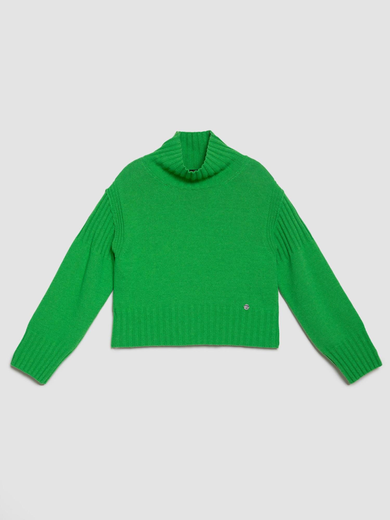 Dik Yakalı Örgü Oyunlu Kazak