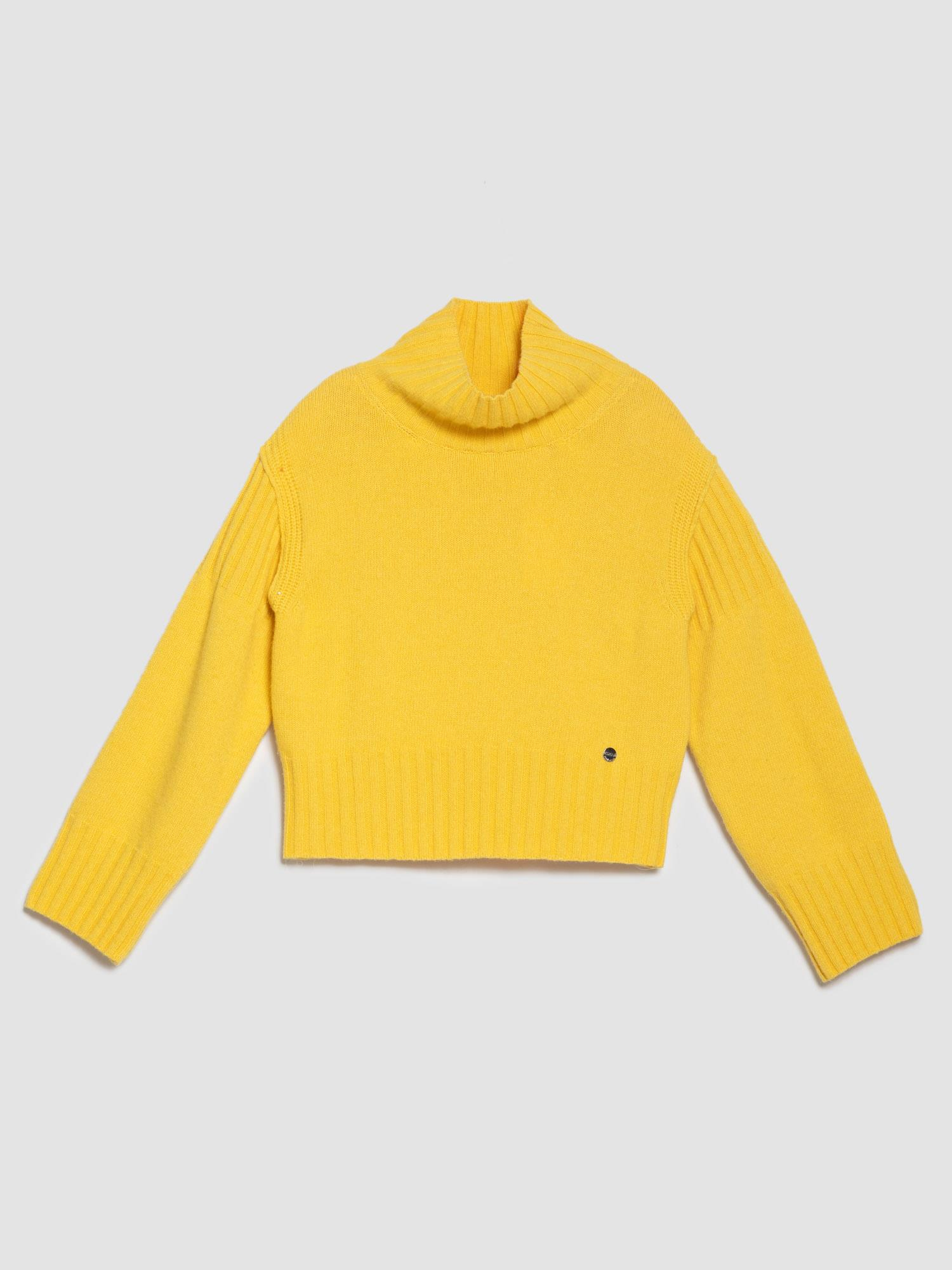 Dik Yakalı Örgü Oyunlu Kazak