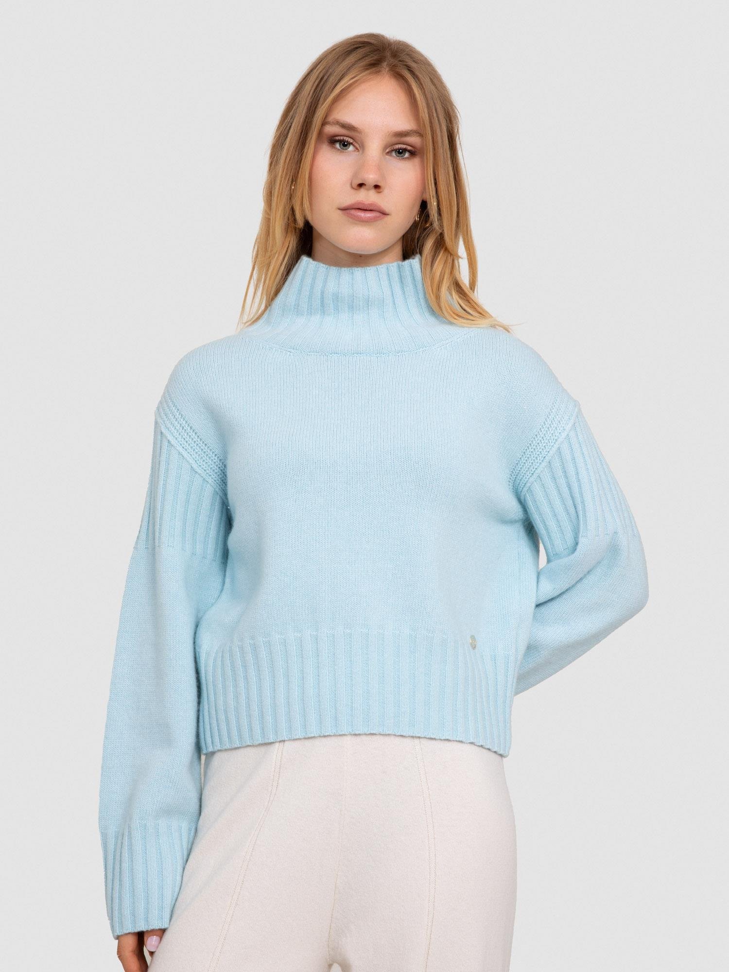 Dik Yakalı Örgü Oyunlu Kazak