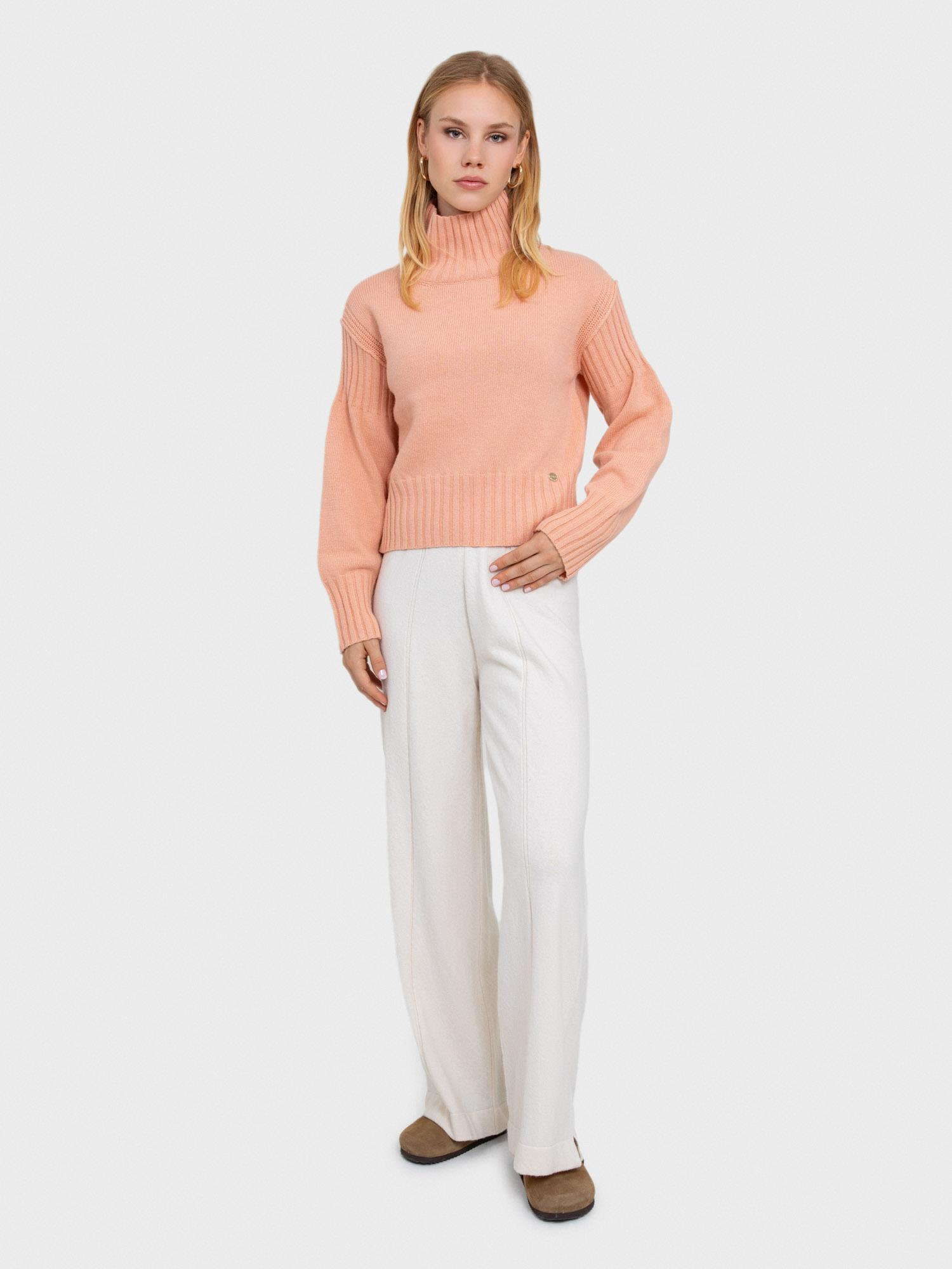 Dik Yakalı Örgü Oyunlu Kazak