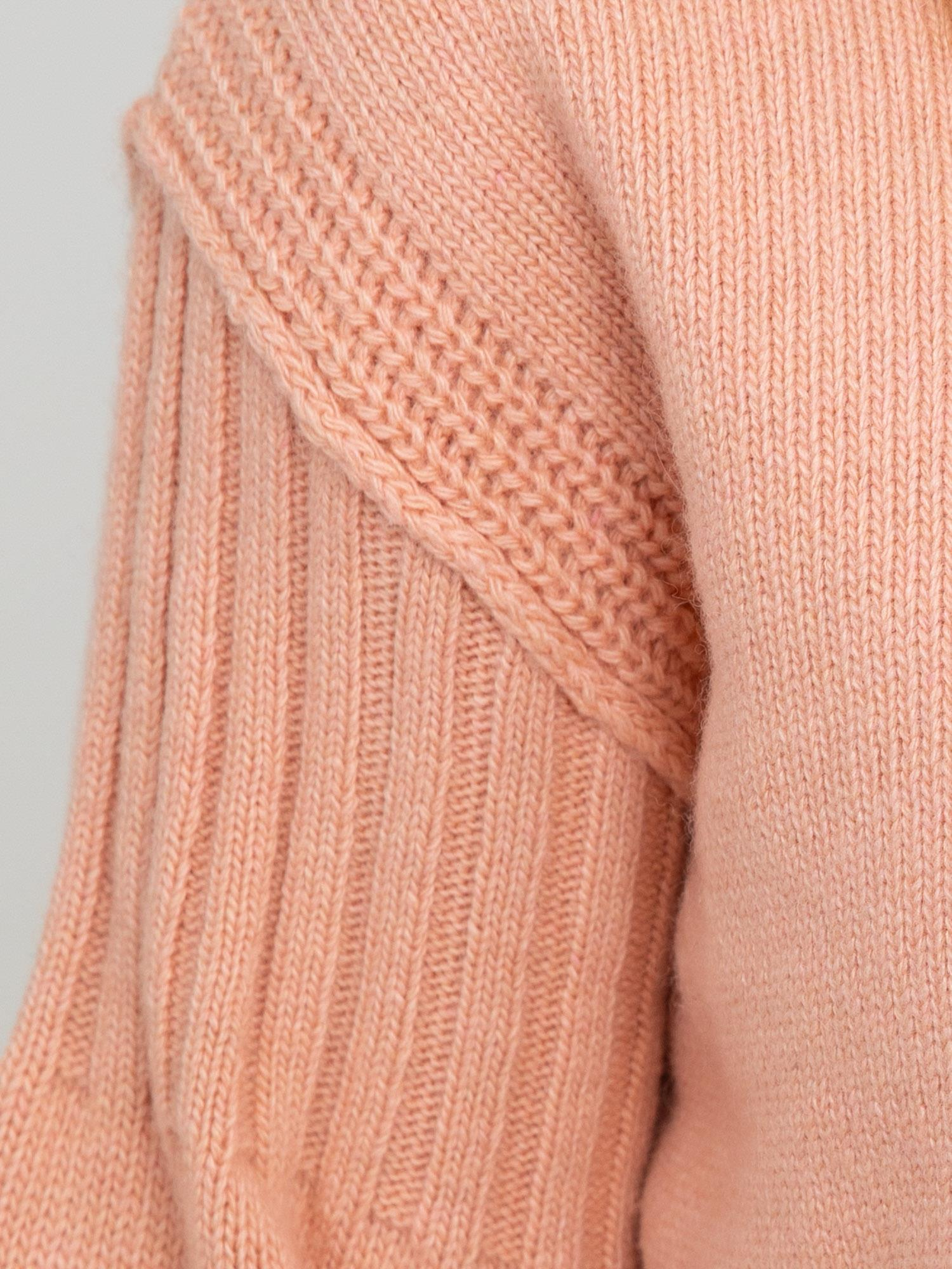 Dik Yakalı Örgü Oyunlu Kazak