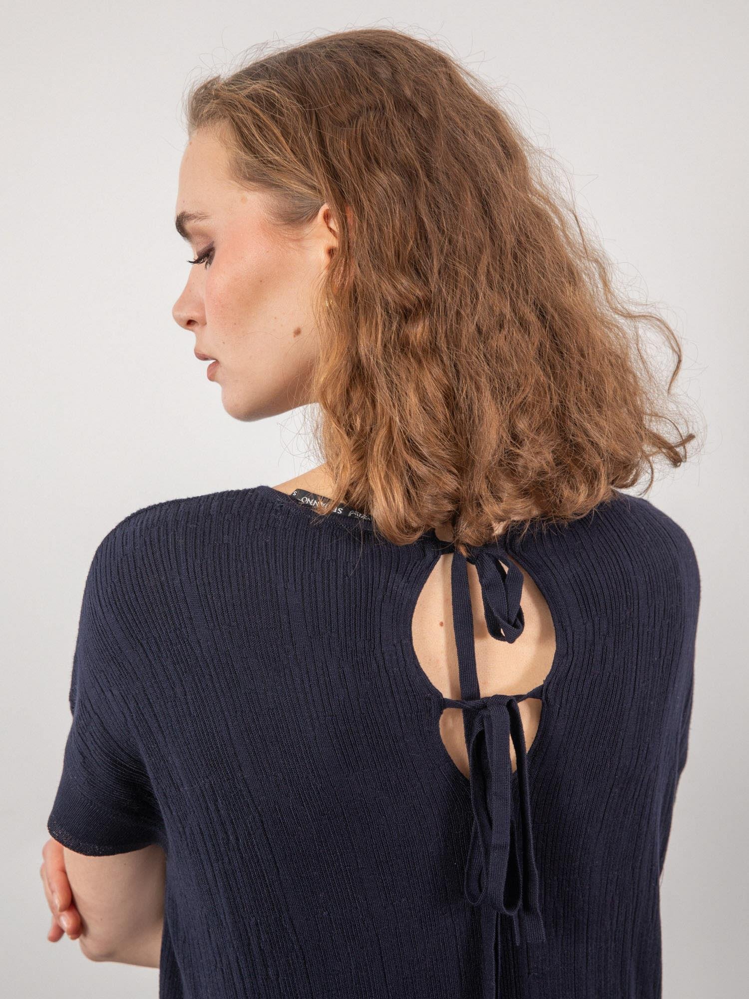 Dokulu Sırt Detaylı Metalik İp Oyunlu Elbise