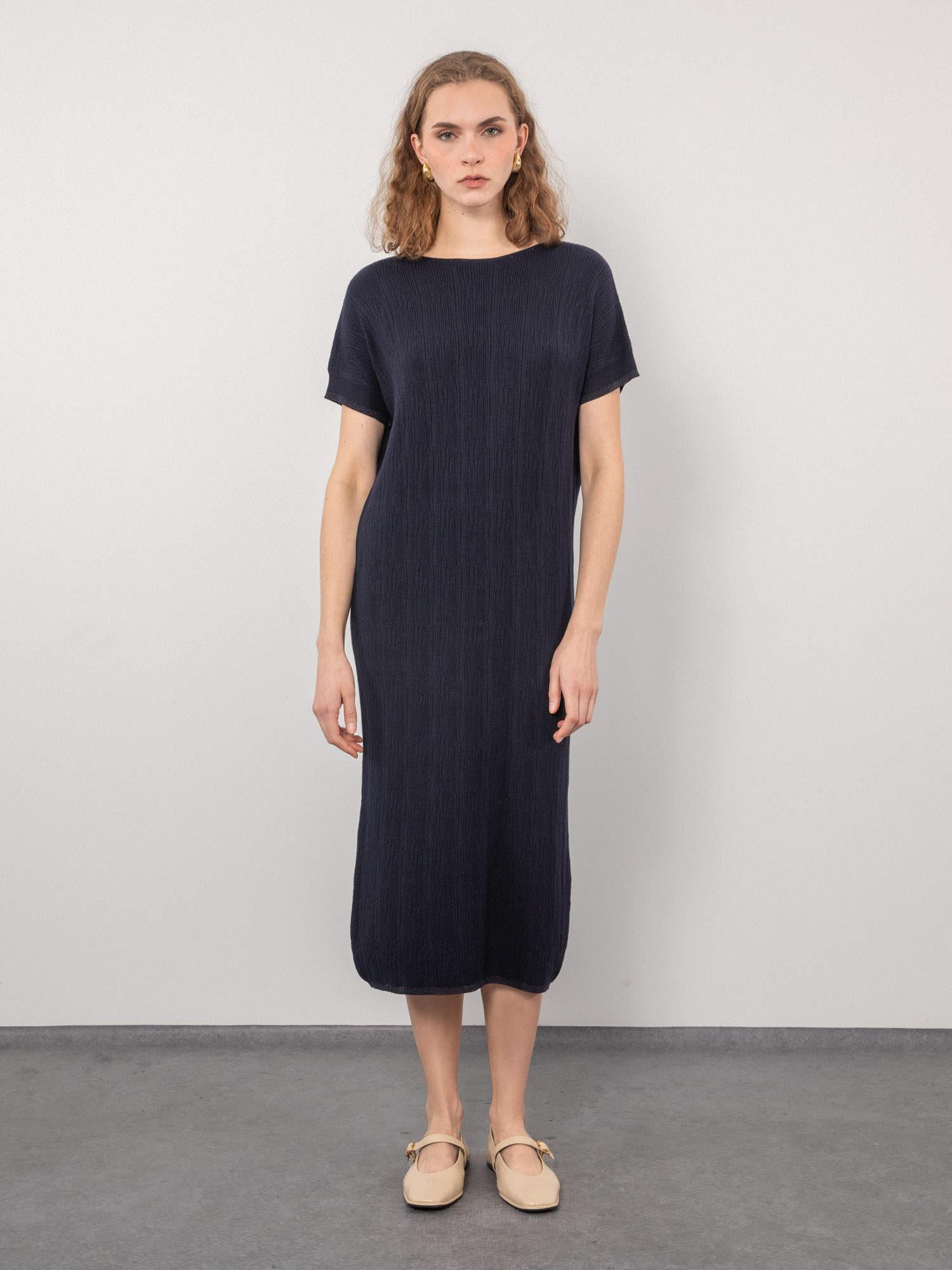 Dokulu Sırt Detaylı Metalik İp Oyunlu Elbise