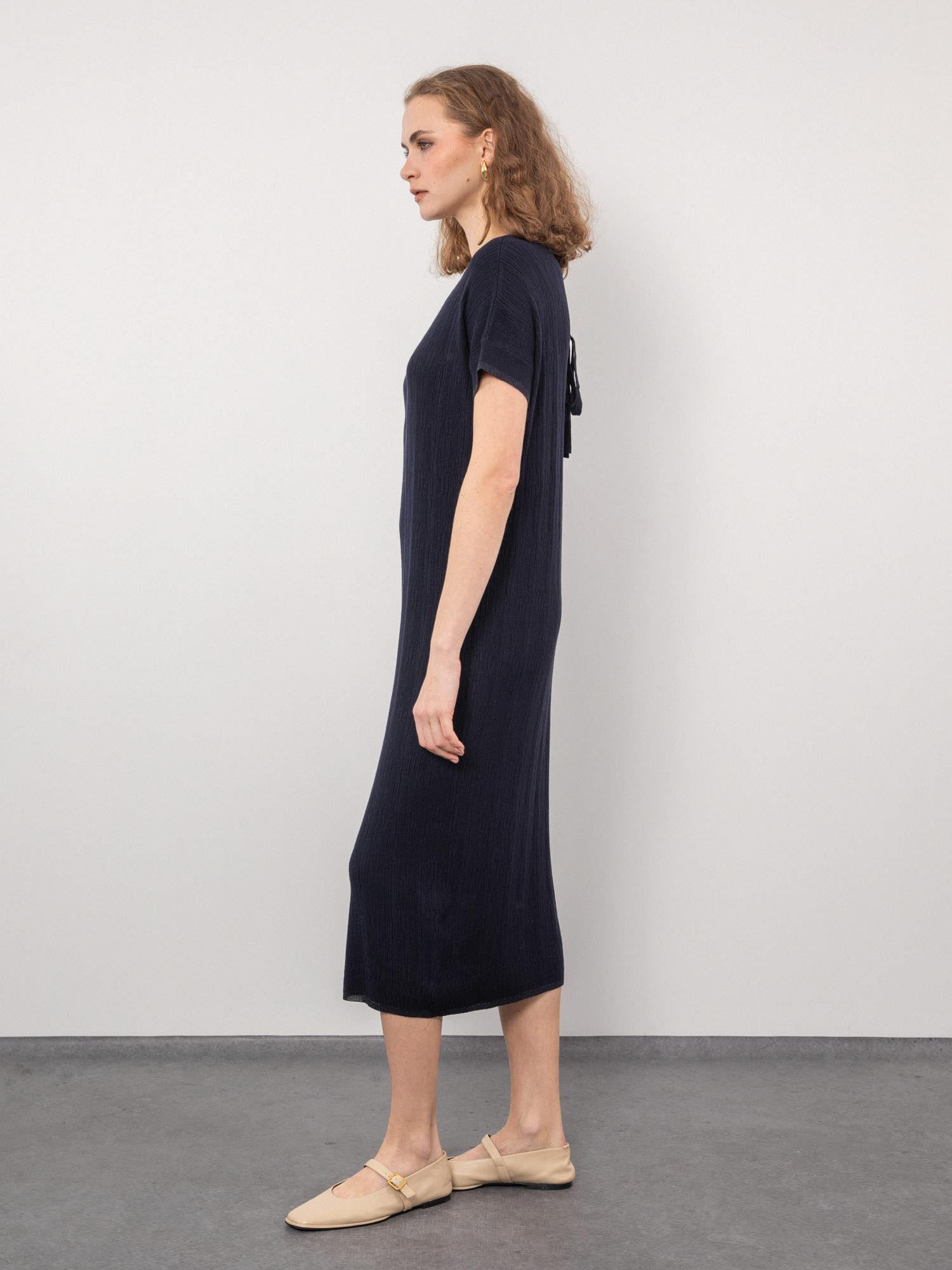 Dokulu Sırt Detaylı Metalik İp Oyunlu Elbise