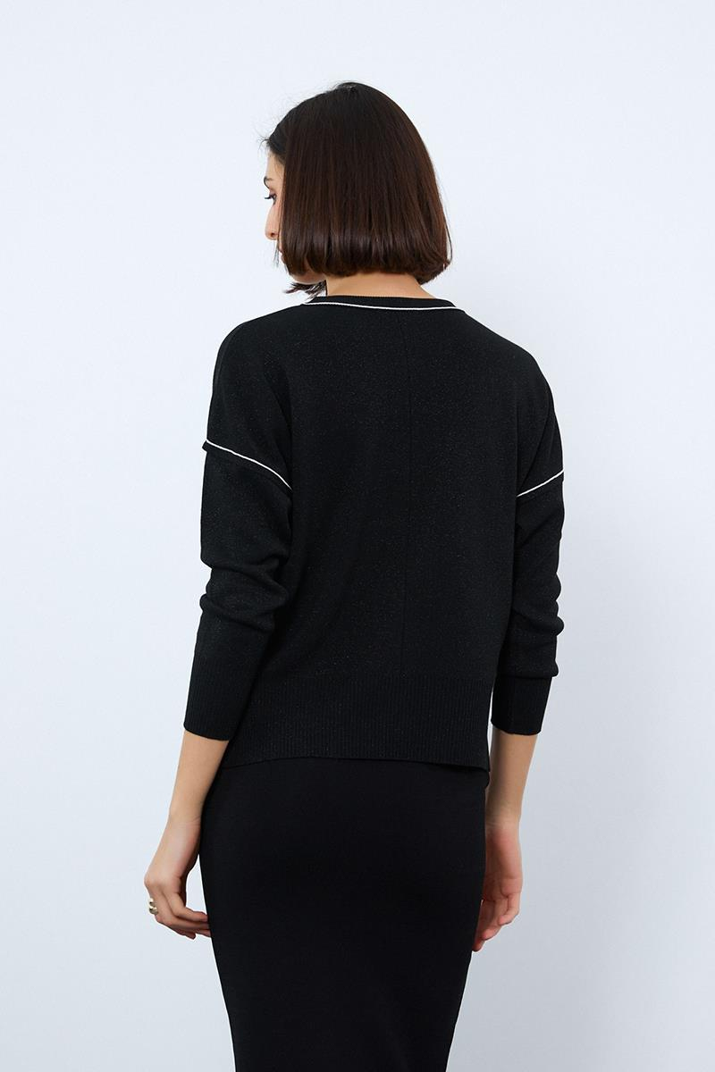 Свитер с воротником-водолазкой и металлическими нитями с контрастными цветовыми деталями