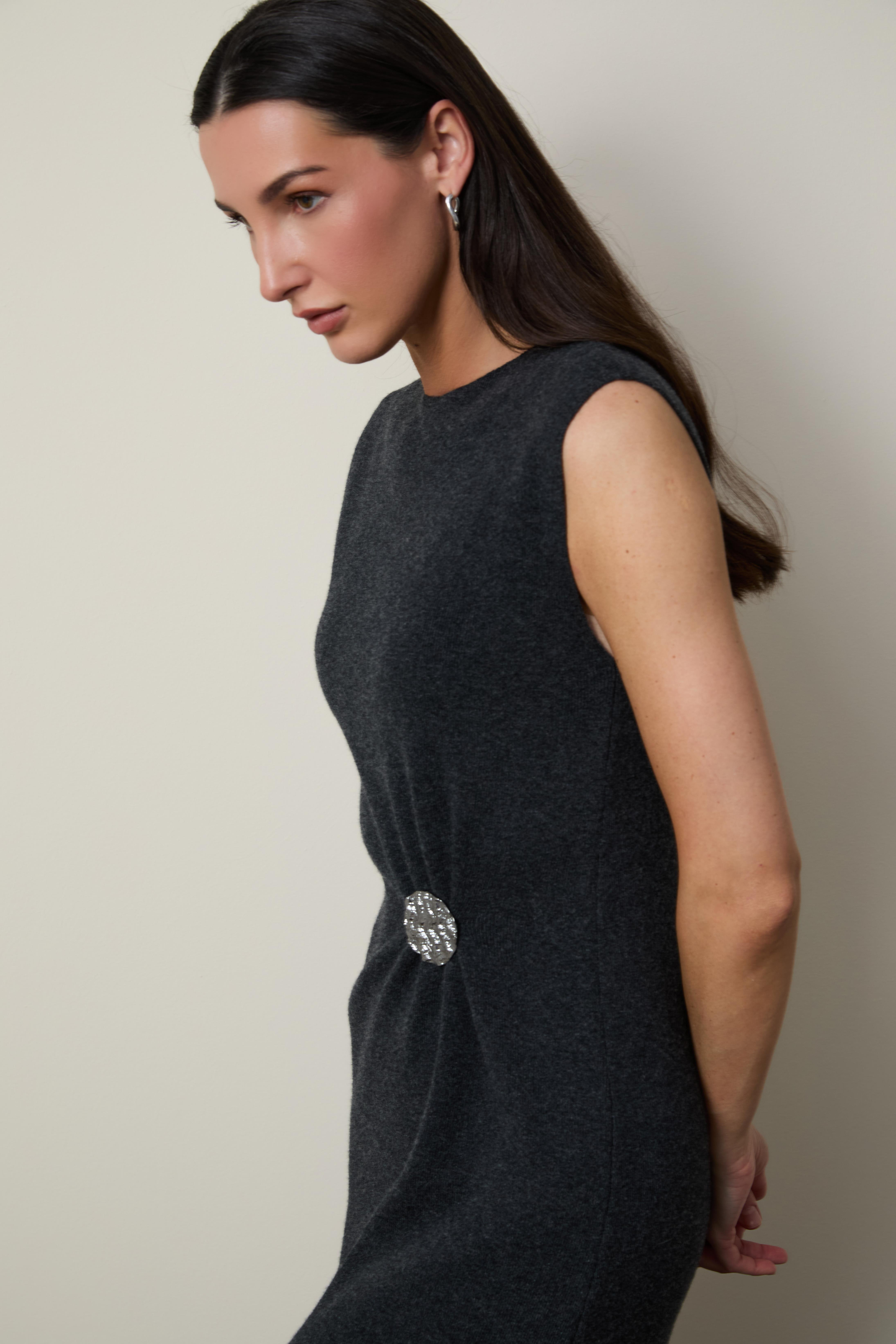 Kaşmir Karışımlı Broş Detaylı Midi Elbise