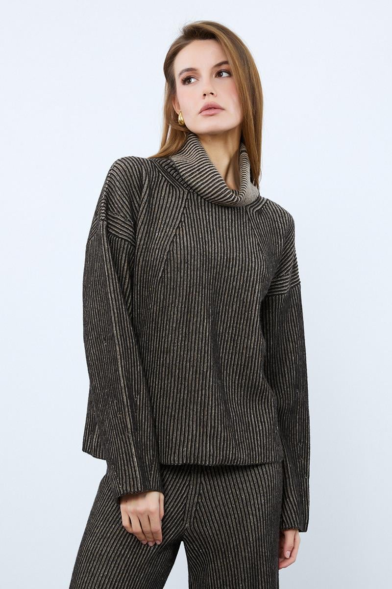 Свитер с высоким воротником из смеси кашемира и шерсти