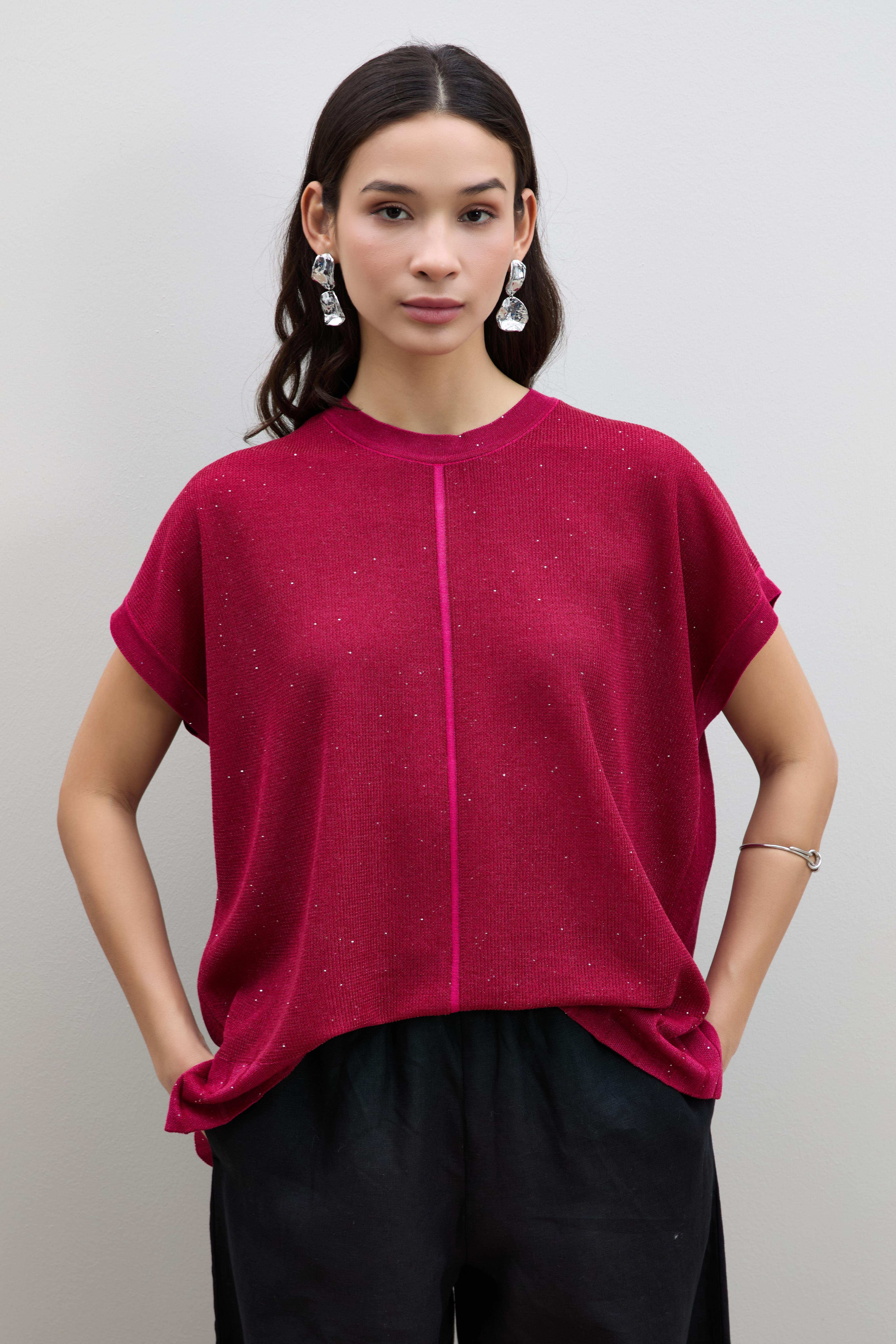 Свитер с пайетками и кнопочными деталями