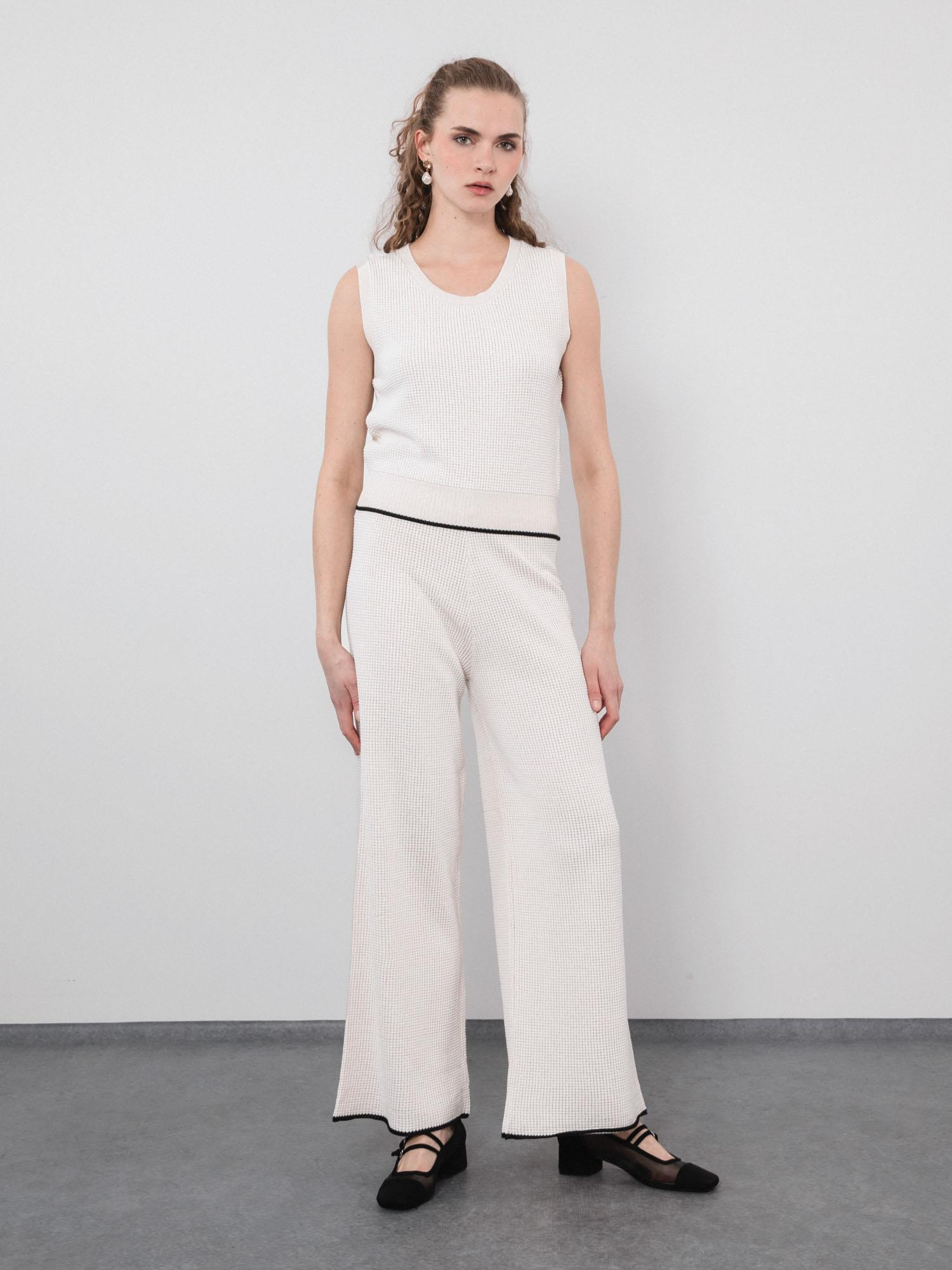 Organik Pamuk Karışımlı Dokulu Metalik İpli Zıt Renk Detaylı Atlet