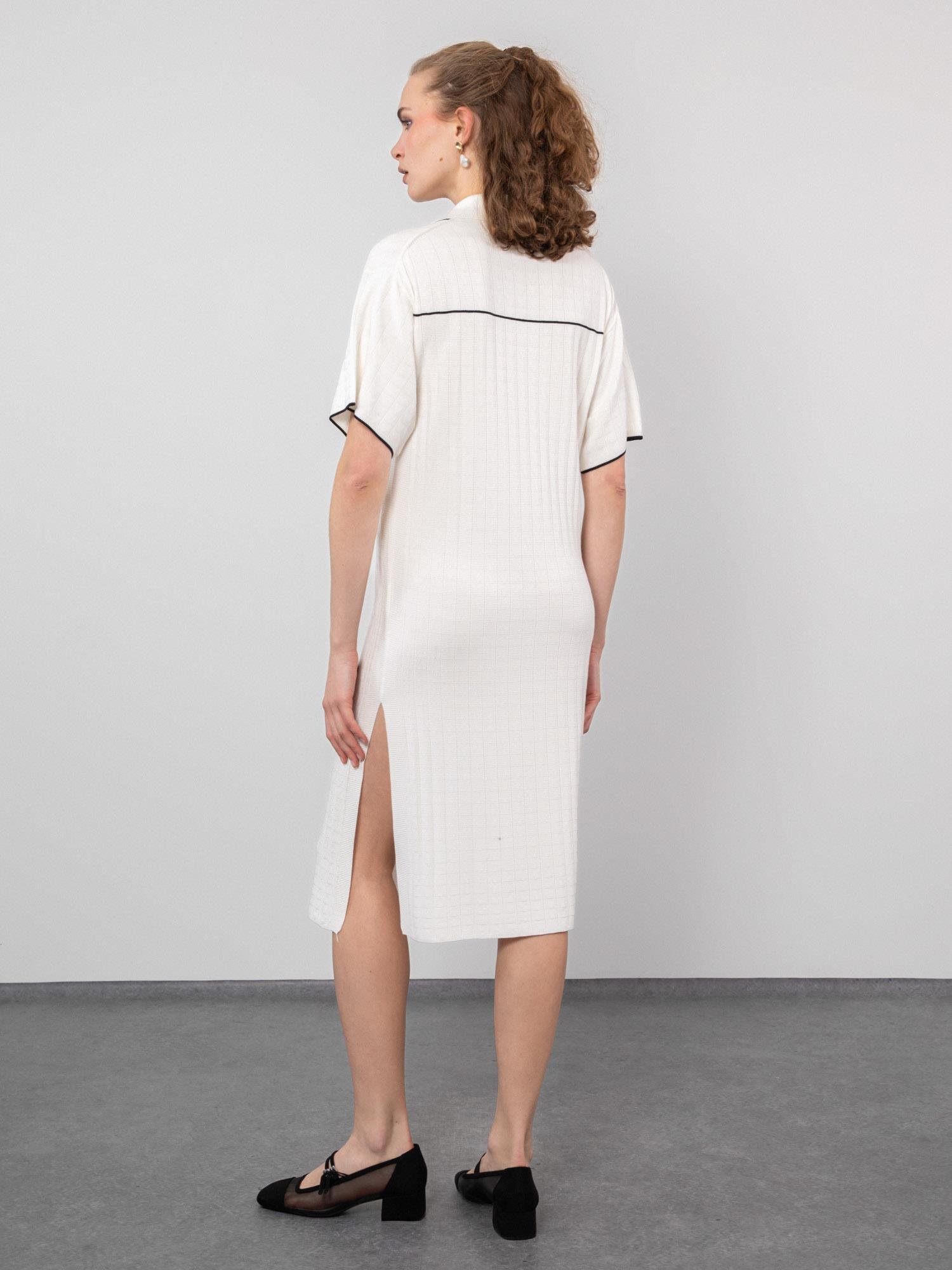 Polo Yaka Zıt Renk Şerit Detaylı Yırtmaçlı Elbise