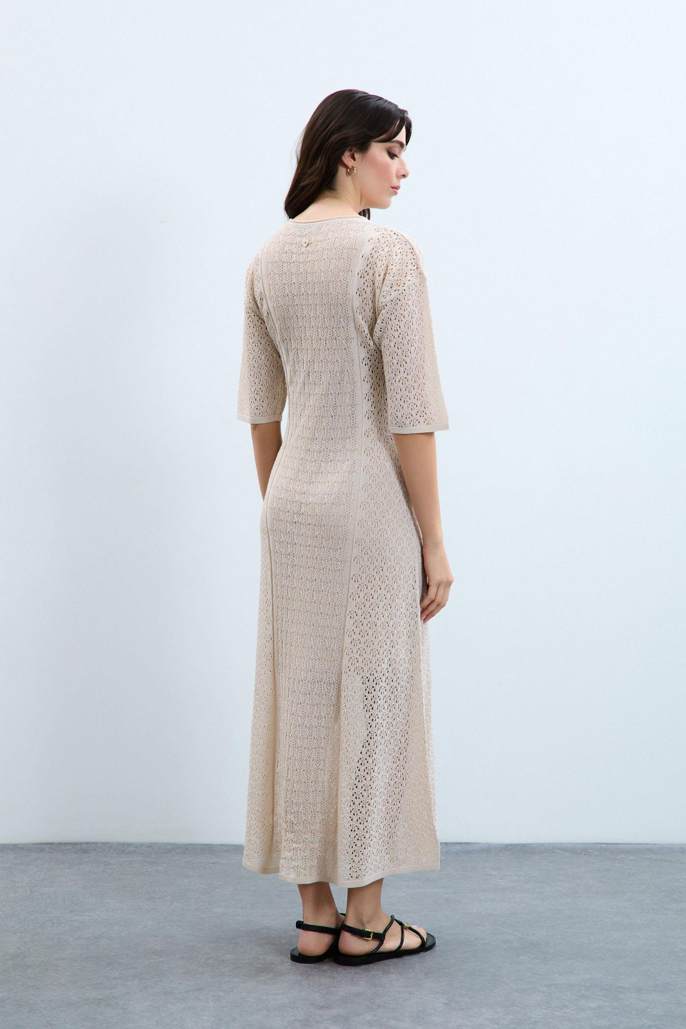 V Yaka Metalik İp Detaylı Elbise