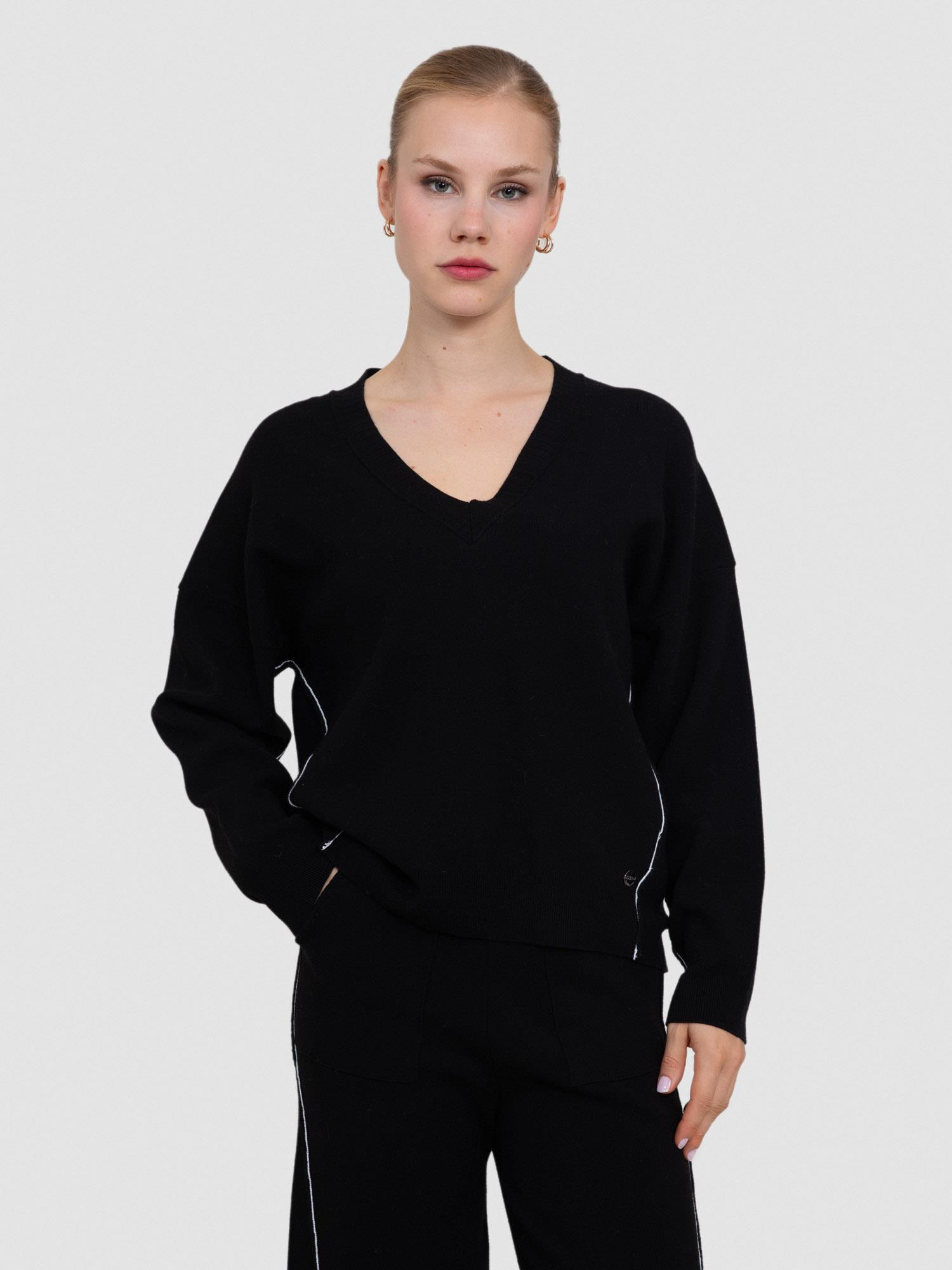 V Yaka Şerit Detaylı Kazak