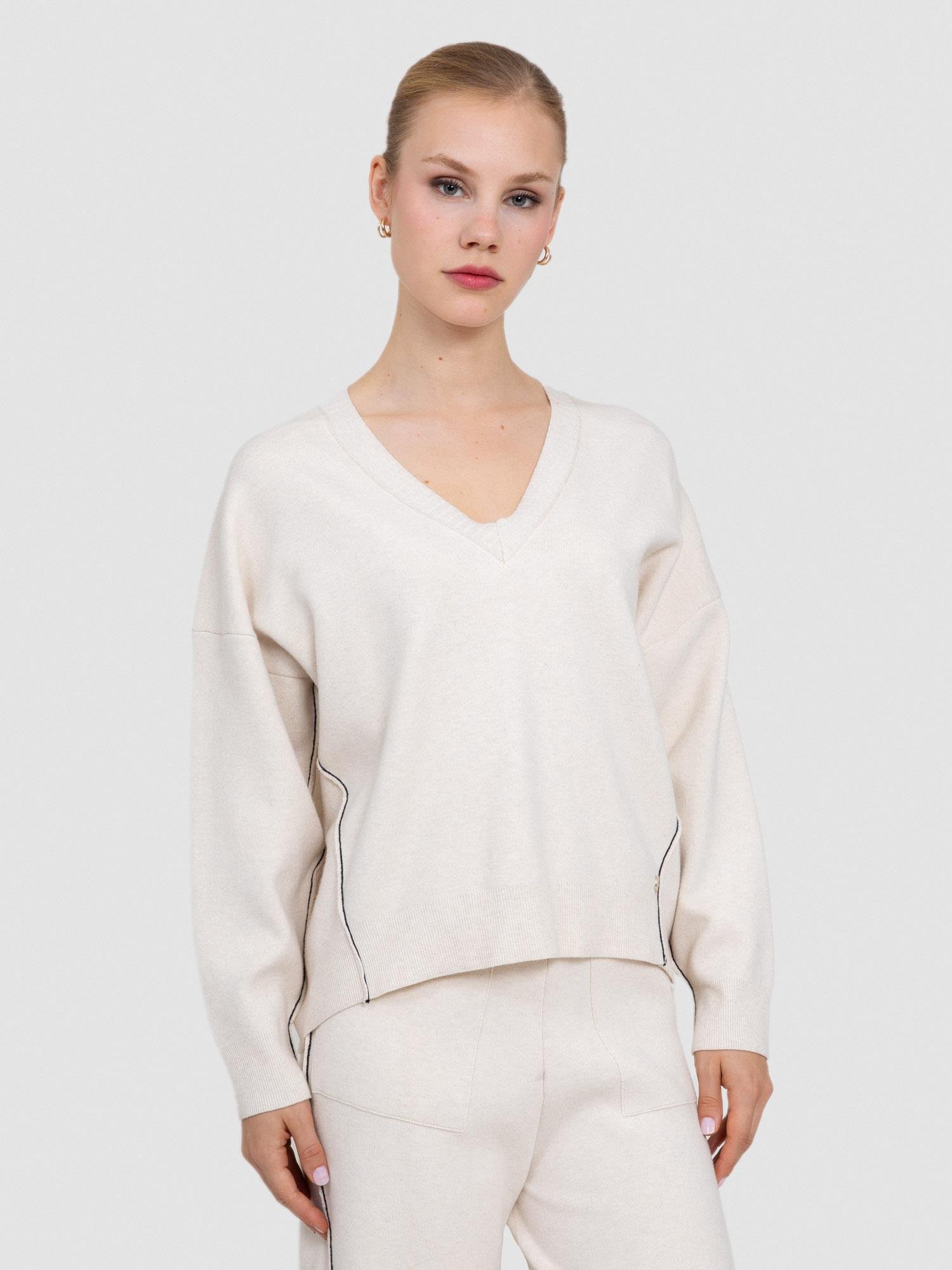 V Yaka Şerit Detaylı Kazak