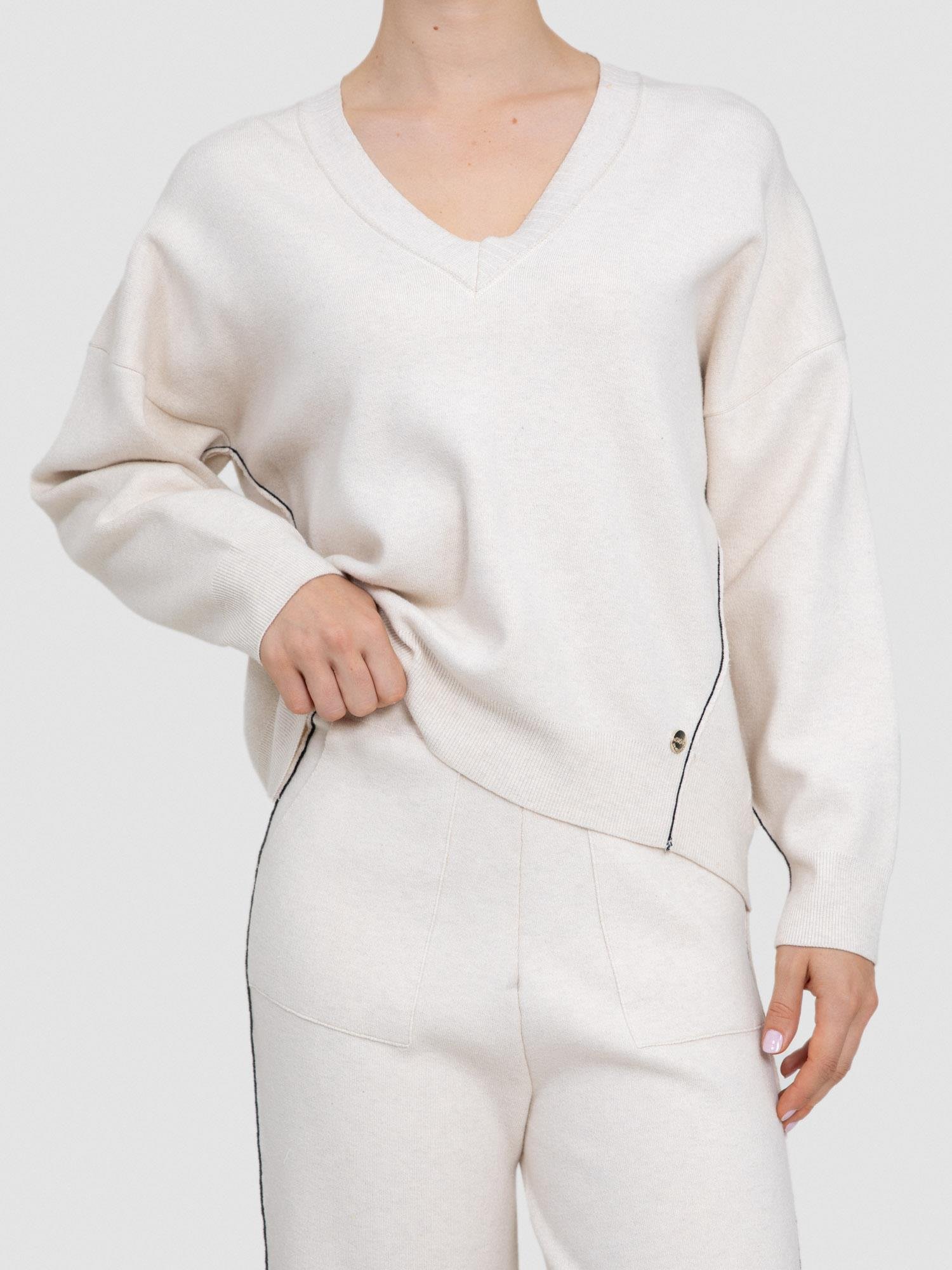 V Yaka Şerit Detaylı Kazak