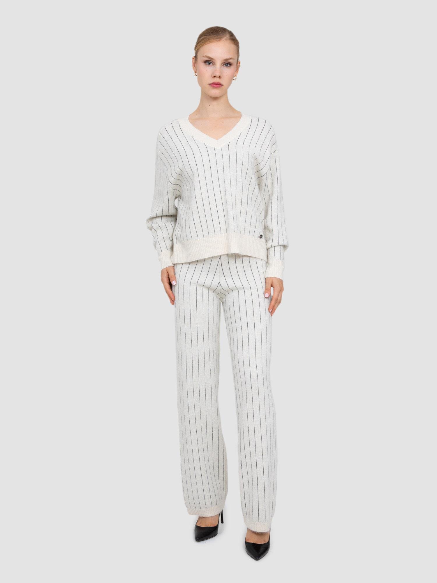 Yün Karışımlı Metalik Tüylü V Yaka Kazak