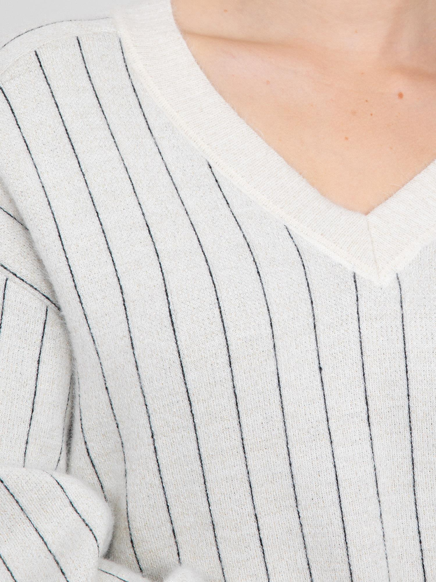 Yün Karışımlı Metalik Tüylü V Yaka Kazak