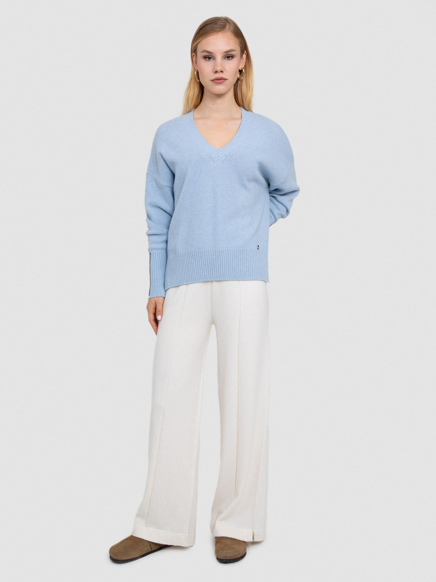 Yün Karışımlı V Yaka Metalik Şerit Detaylı Kazak