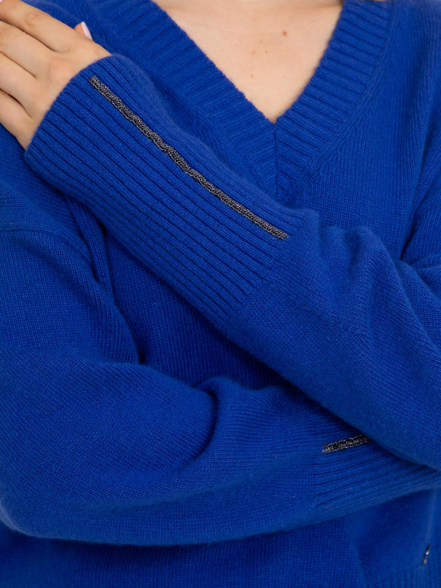 Yün Karışımlı V Yaka Metalik Şerit Detaylı Kazak