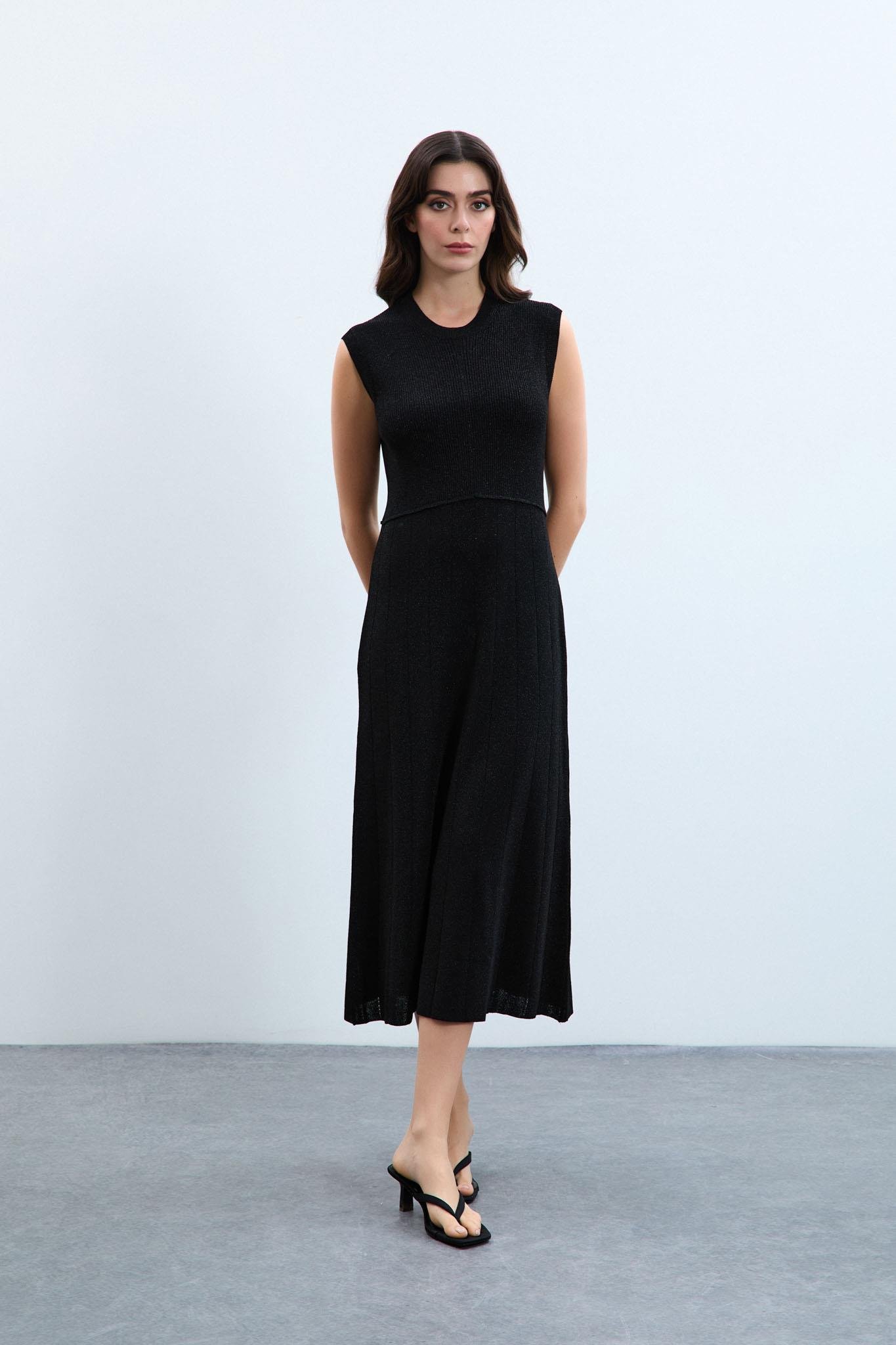 Yuvarlak Yaka Metalik İpli Elbise