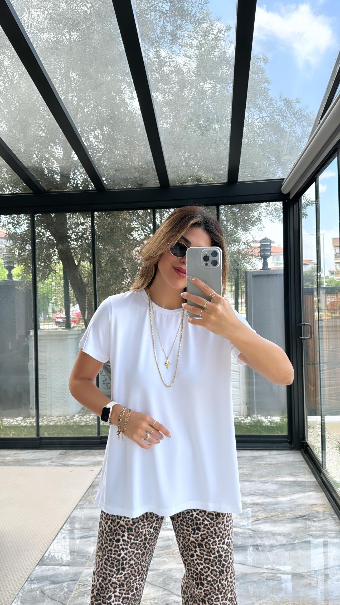 Beyaz Bisiklet Yaka Basic Tshirt